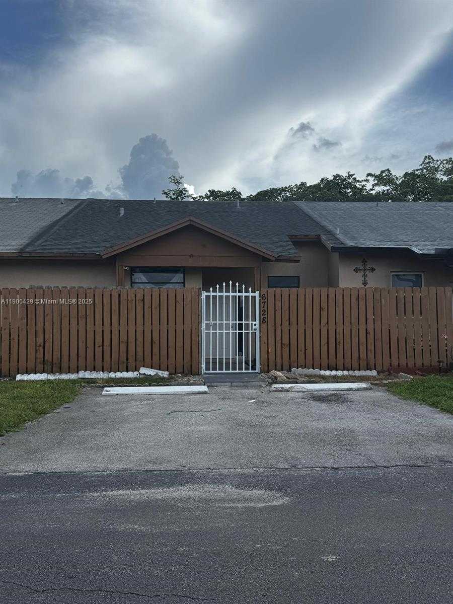 Small Image of 6728 NORTH WEST 188TH TER, Hialeah Number 18