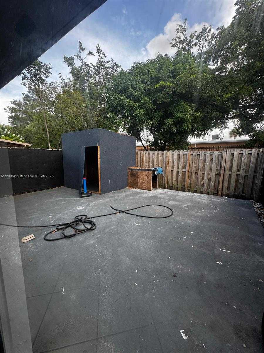 Small Image of 6728 NORTH WEST 188TH TER, Hialeah Number 9