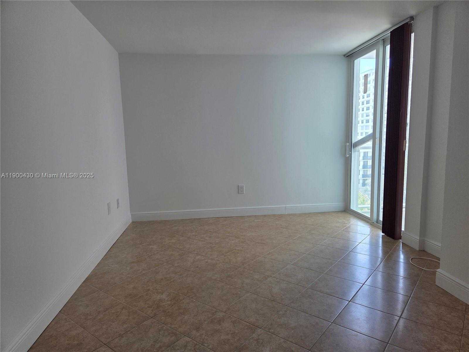 Small Image of 5880 COLLINS AVE #806, Miami Beach Number 10