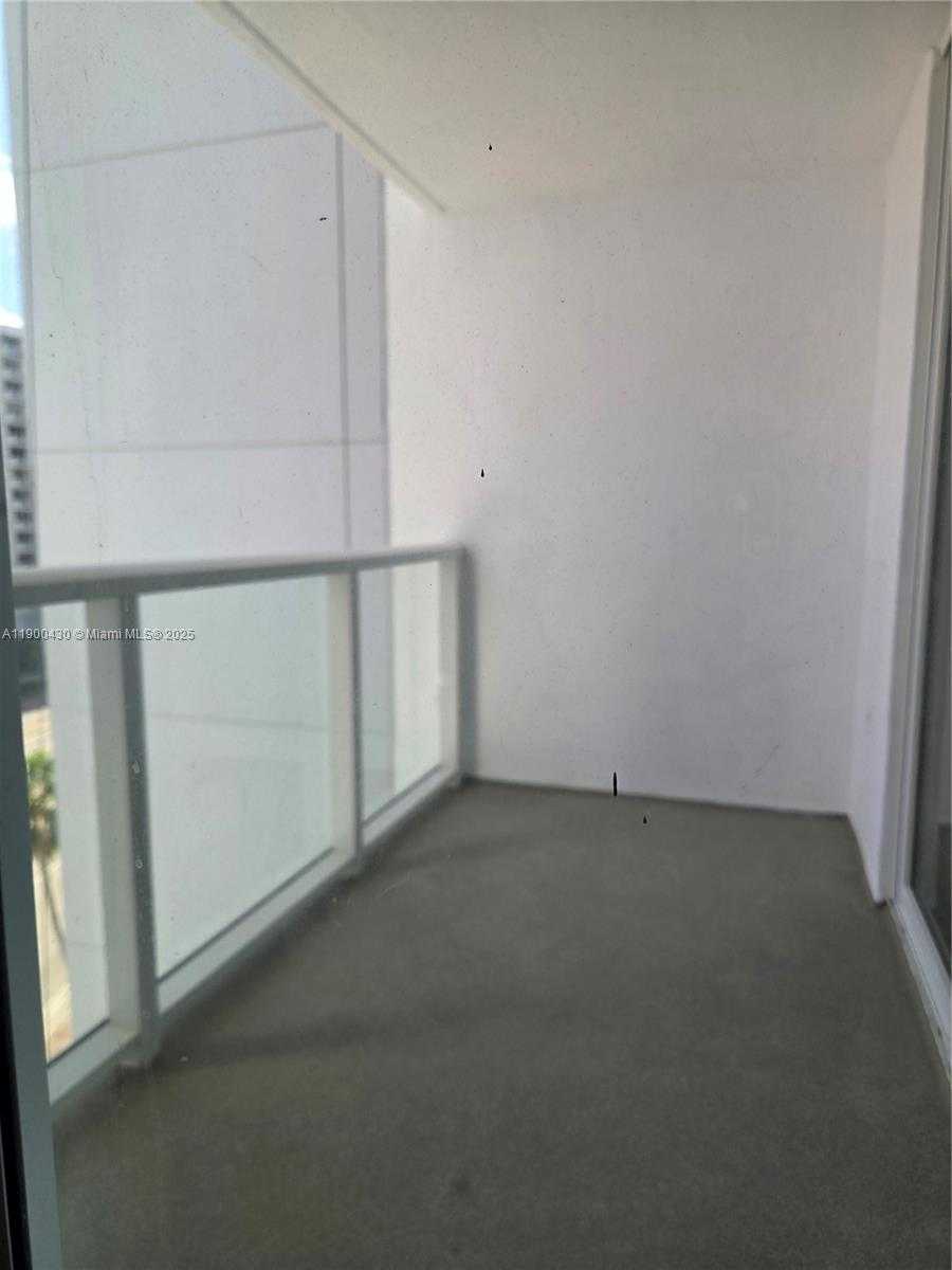 Small Image of 5880 COLLINS AVE #806, Miami Beach Number 17