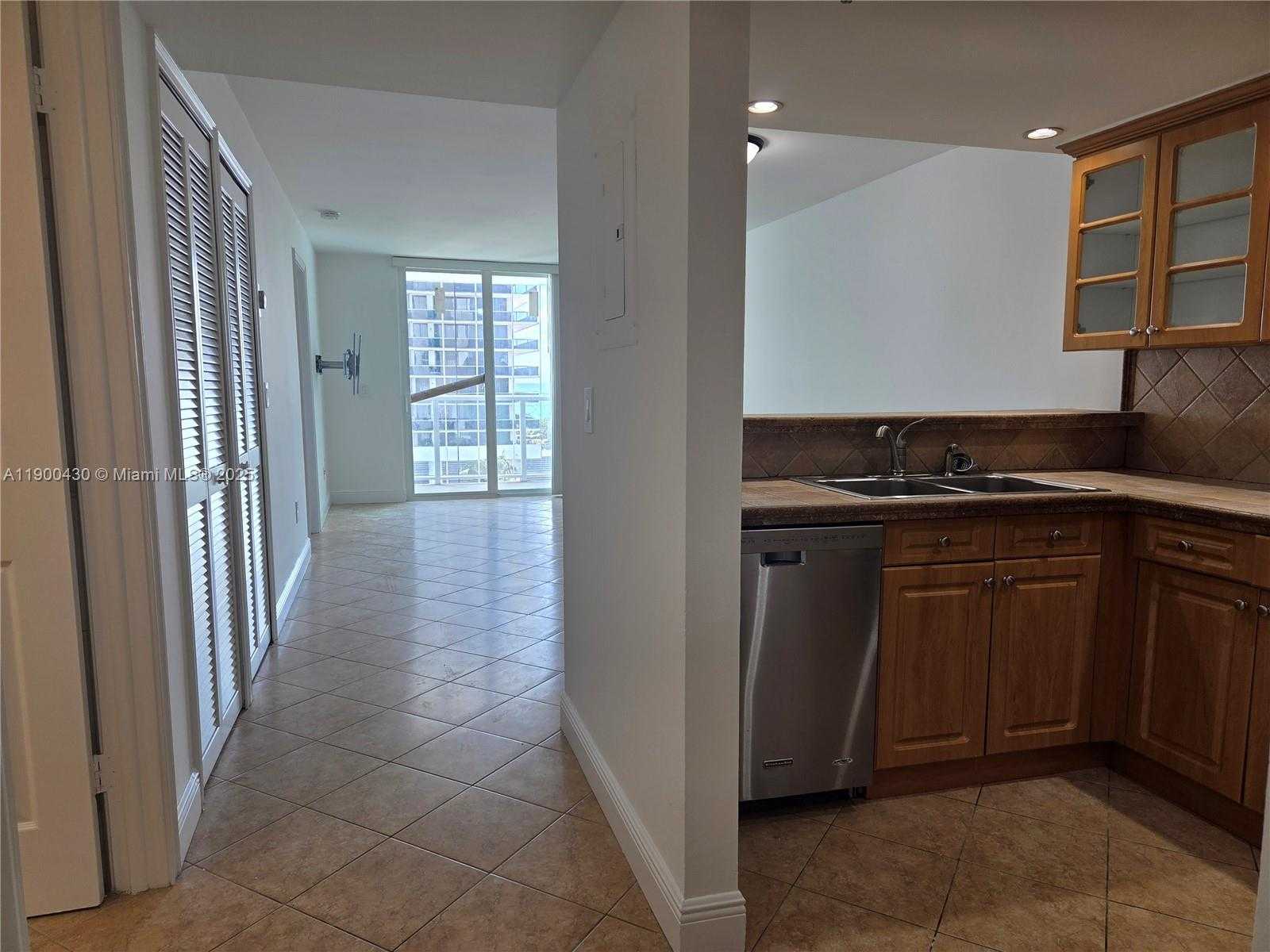 Small Image of 5880 COLLINS AVE #806, Miami Beach Number 2