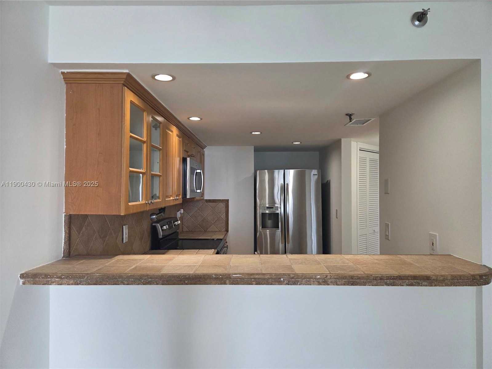 Small Image of 5880 COLLINS AVE #806, Miami Beach Number 5