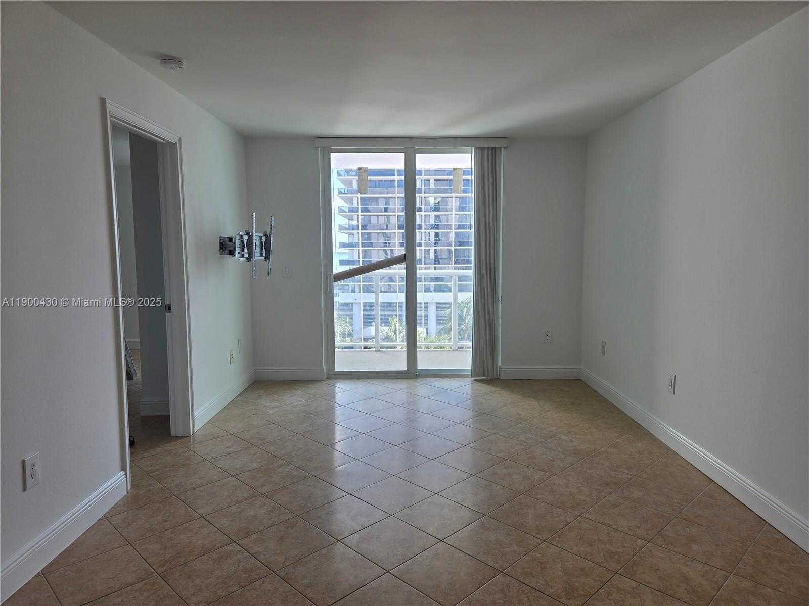 Small Image of 5880 COLLINS AVE #806, Miami Beach Number 8