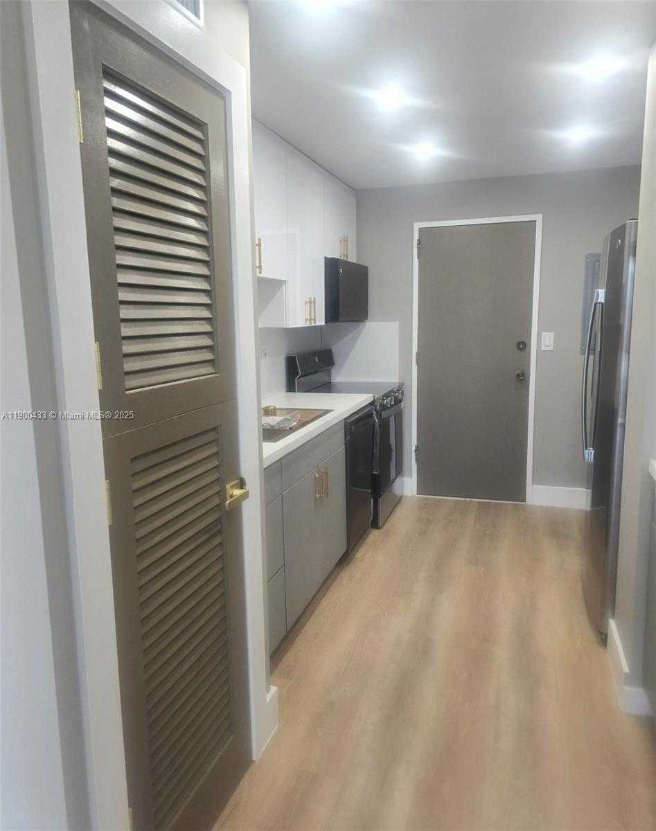 Small Image of 9800 WEST BAY HARBOR DR #305, Bay Harbor Islands Number 5