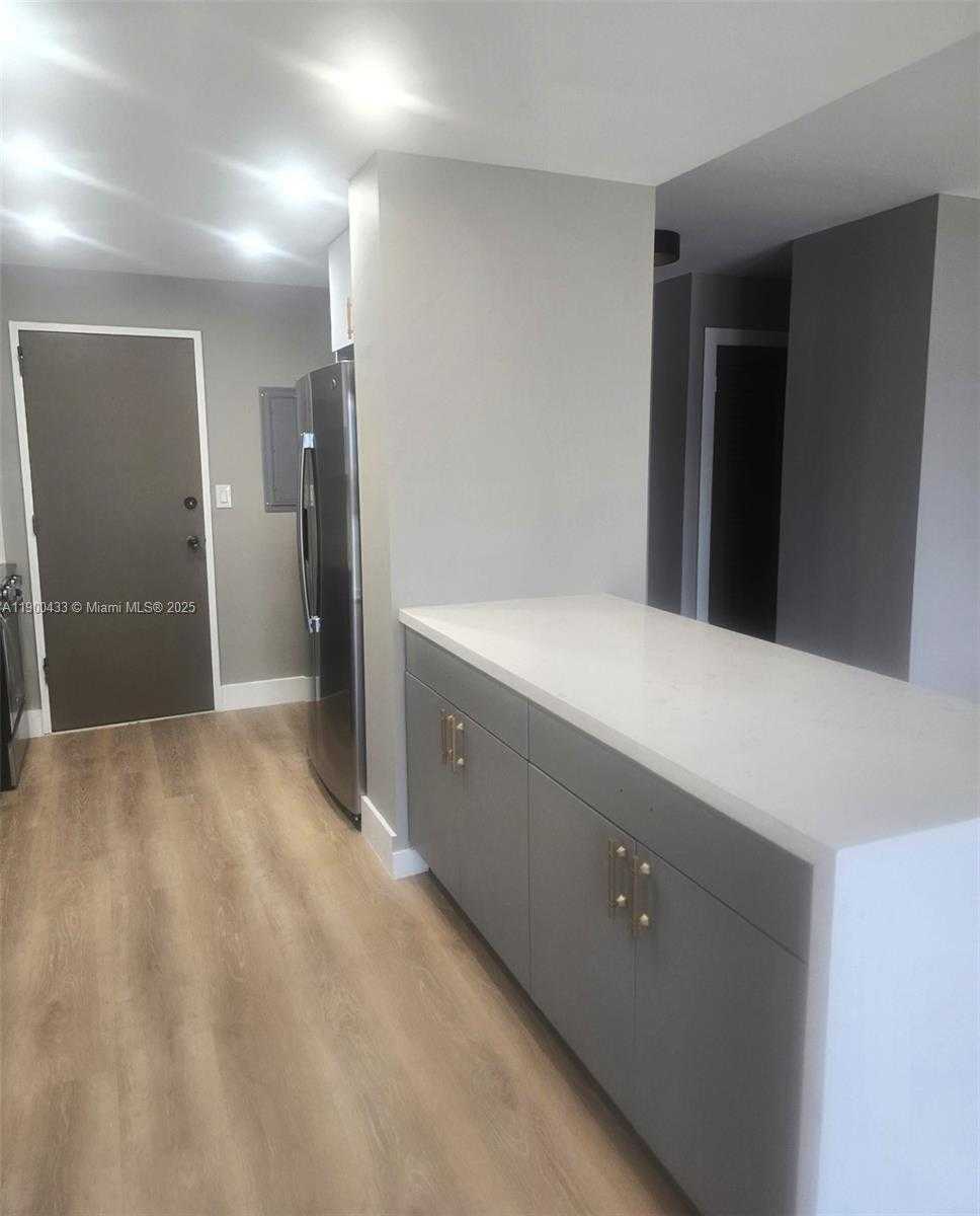 Small Image of 9800 WEST BAY HARBOR DR #305, Bay Harbor Islands Number 6