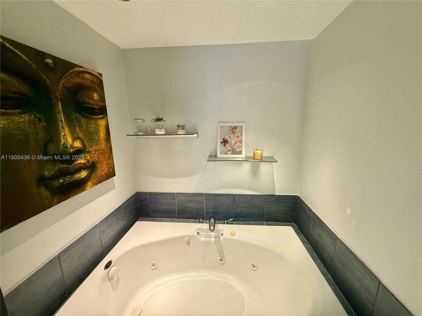 Small Image of 1250 LINCOLN RD #210, Miami Beach Number 16