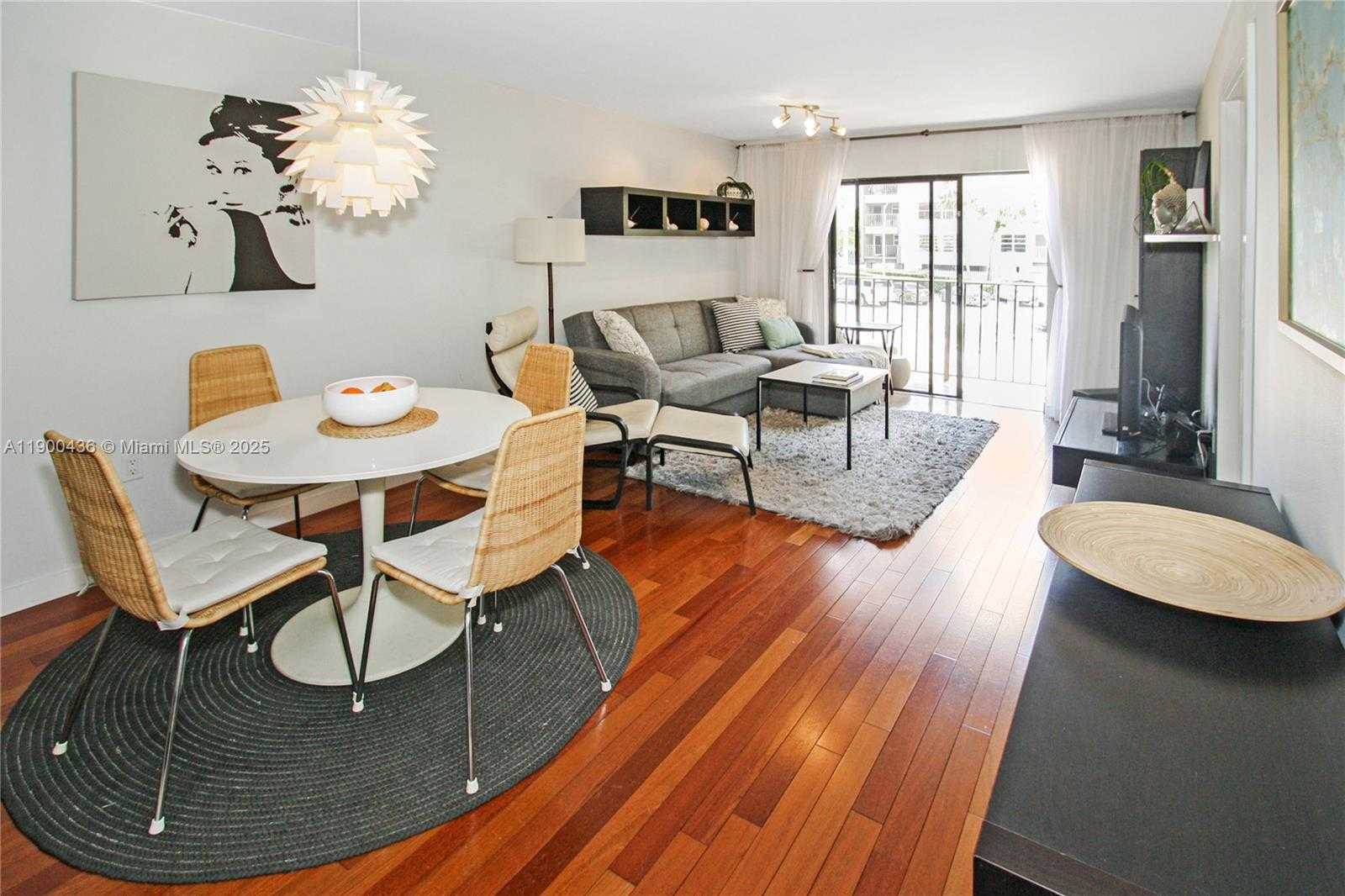 Small Image of 1250 LINCOLN RD #210, Miami Beach Number 2