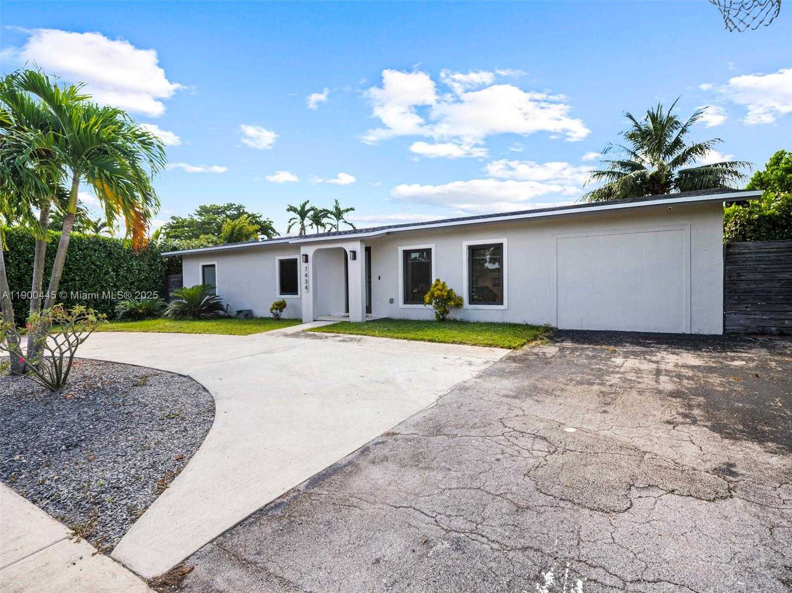 Small Image of 7434 SOUTH WEST 127 CT, Miami Number 4