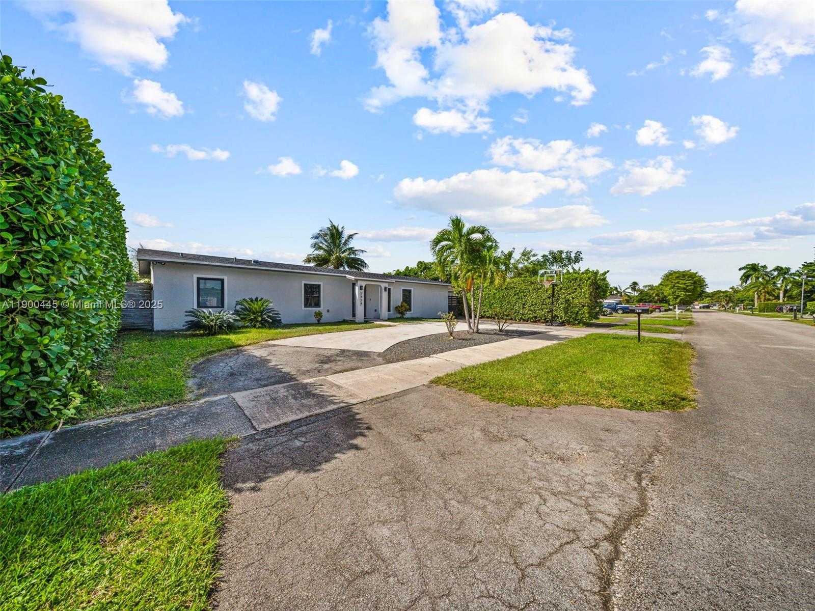 Small Image of 7434 SOUTH WEST 127 CT, Miami Number 65