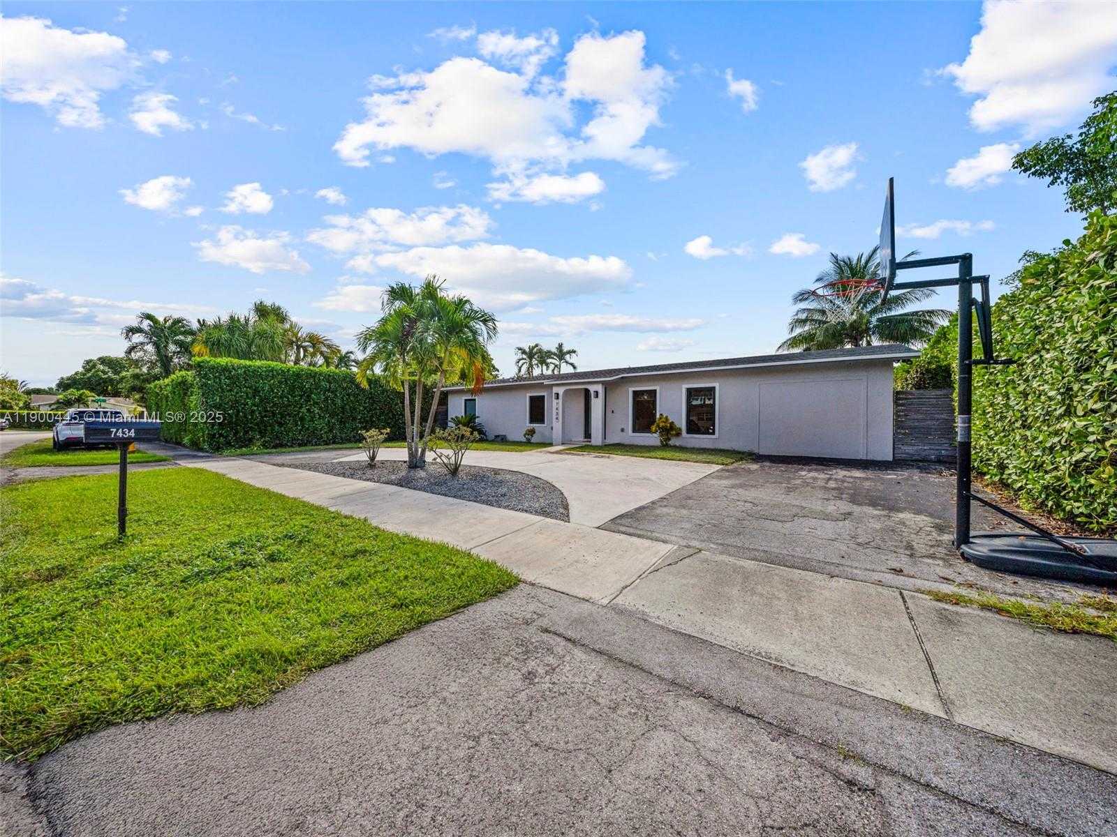 Small Image of 7434 SOUTH WEST 127 CT, Miami Number 66