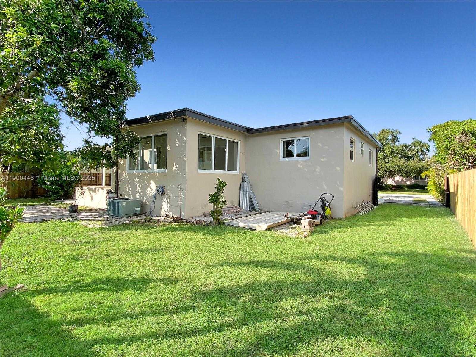 Small Image of 7910 SOUTH WEST 17TH TER, Miami Number 26