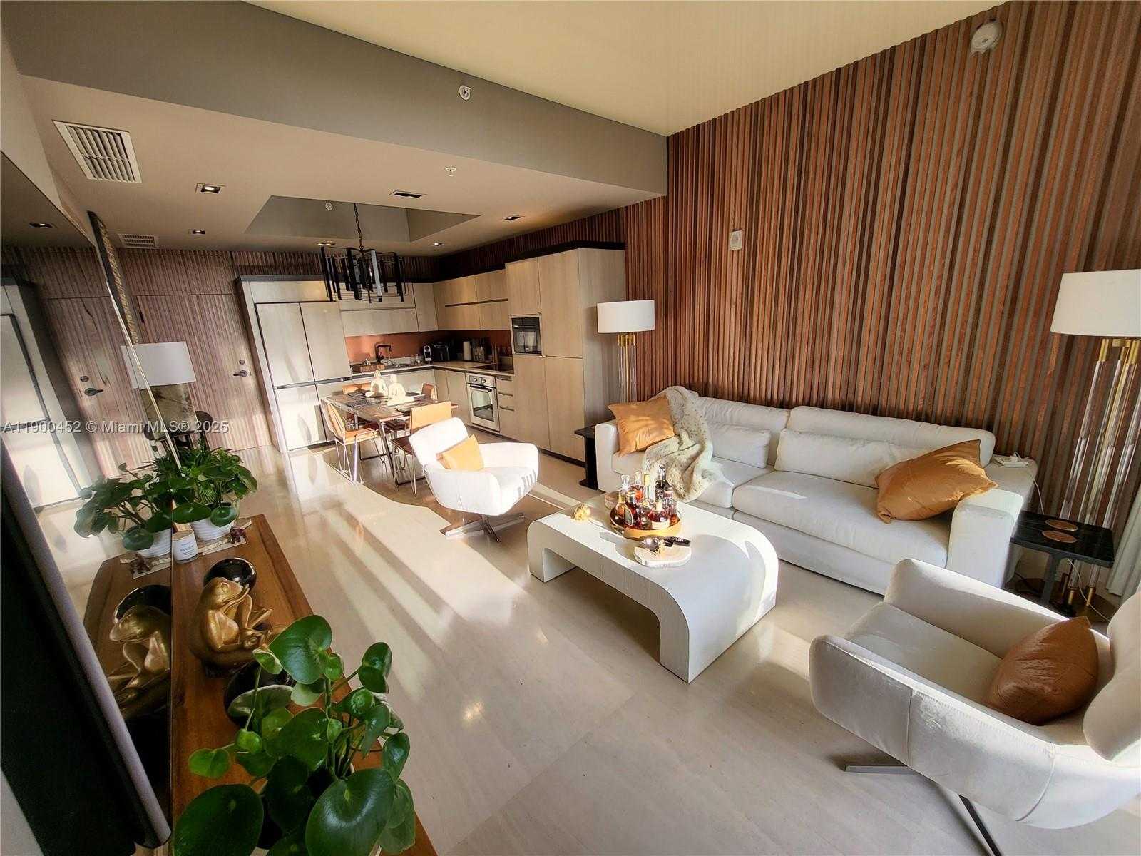 Small Image of 2100 PARK AVE #303, Miami Beach Number 2