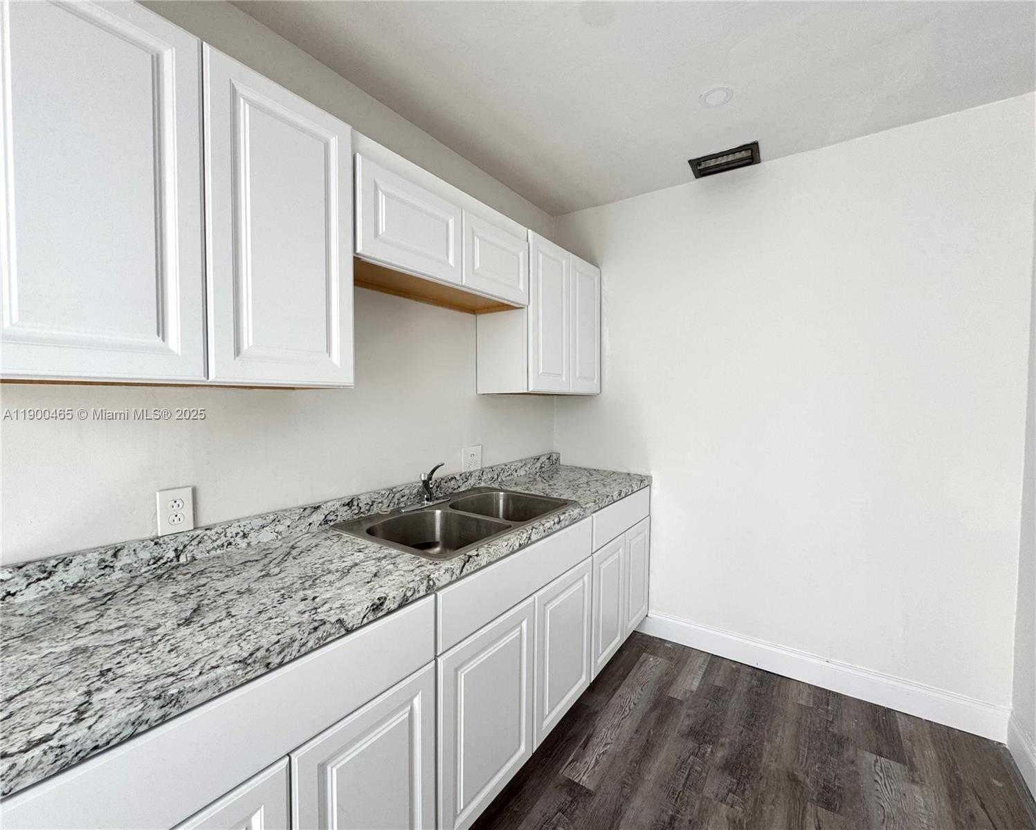 Small Image of 8201 ABBOTT AVE #4, Miami Beach Number 2