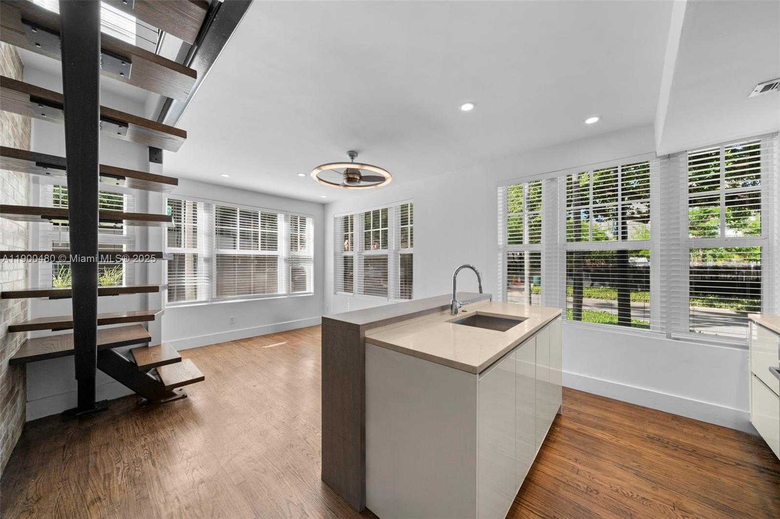 Small Image of 739 2ND ST #1, Miami Beach Number 4