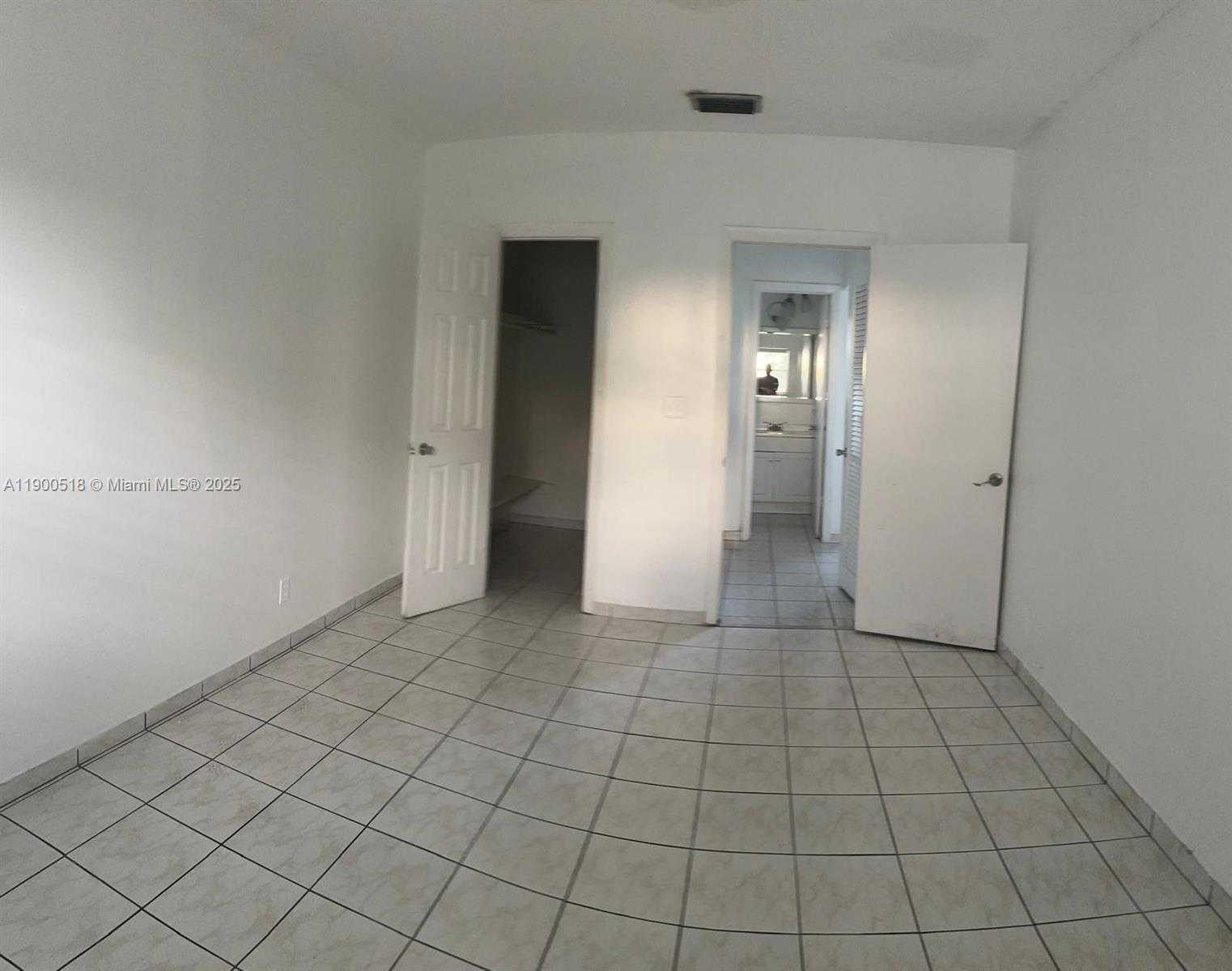 Small Image of 2420 JOHNSON ST #303, Hollywood Number 4