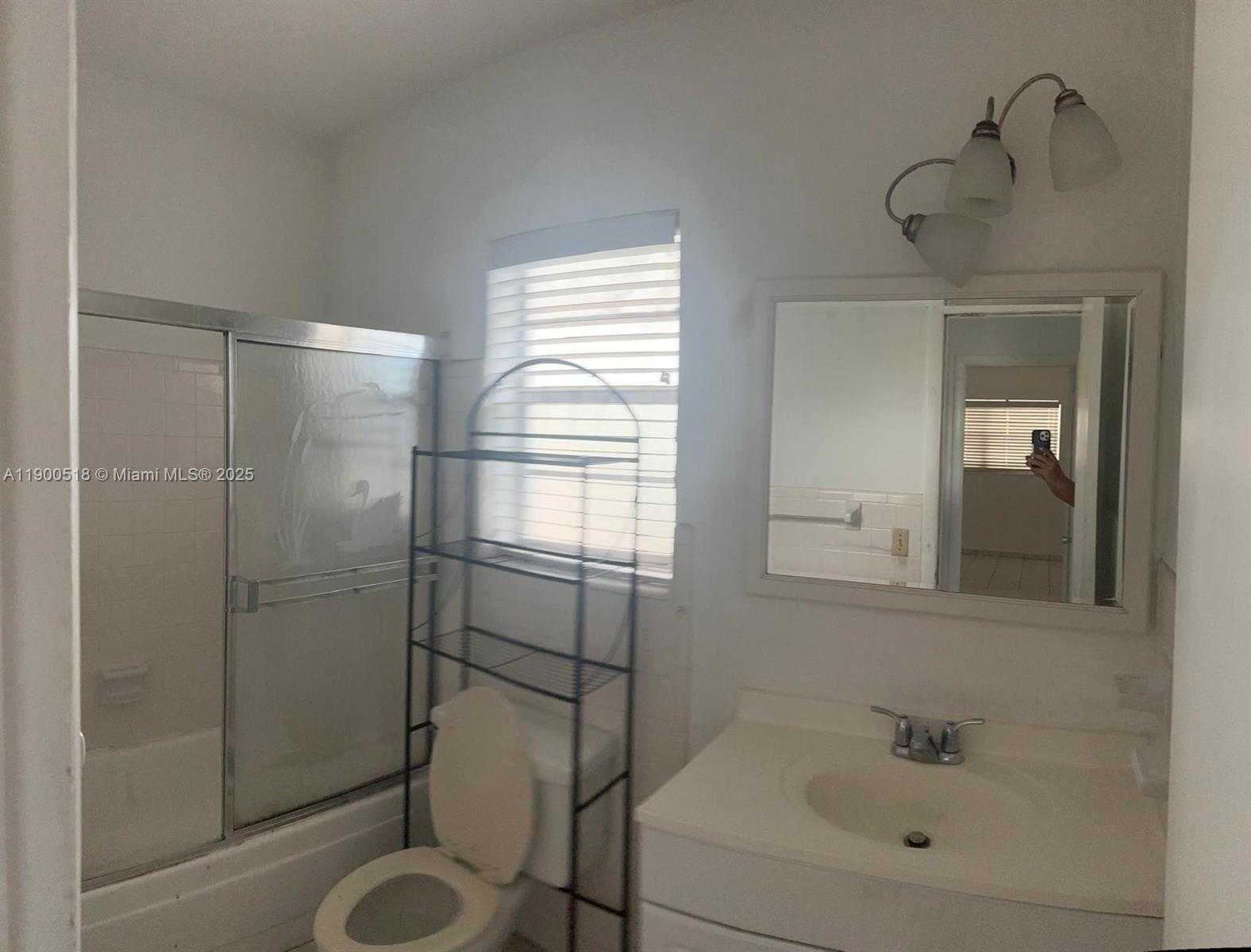 Small Image of 2420 JOHNSON ST #303, Hollywood Number 6