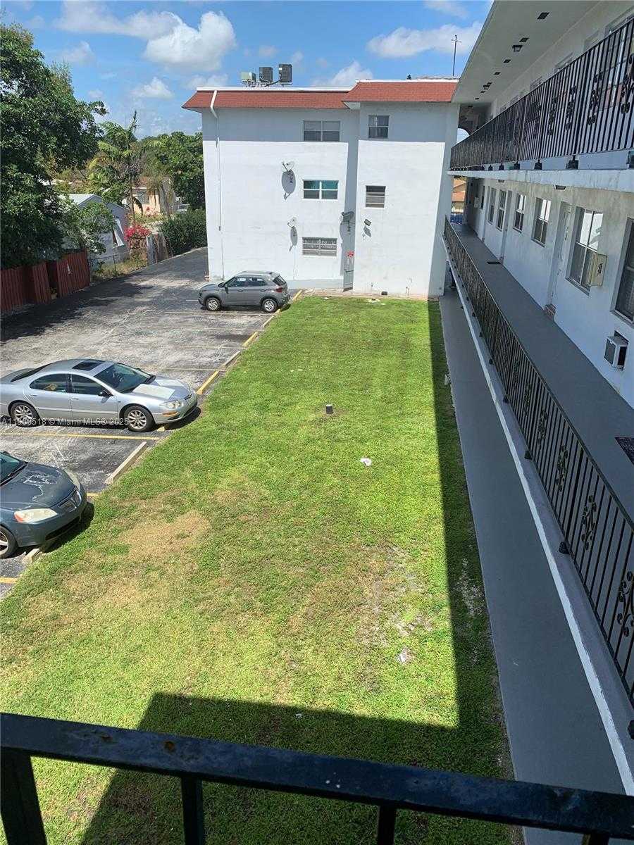 Small Image of 2420 JOHNSON ST #303, Hollywood Number 8