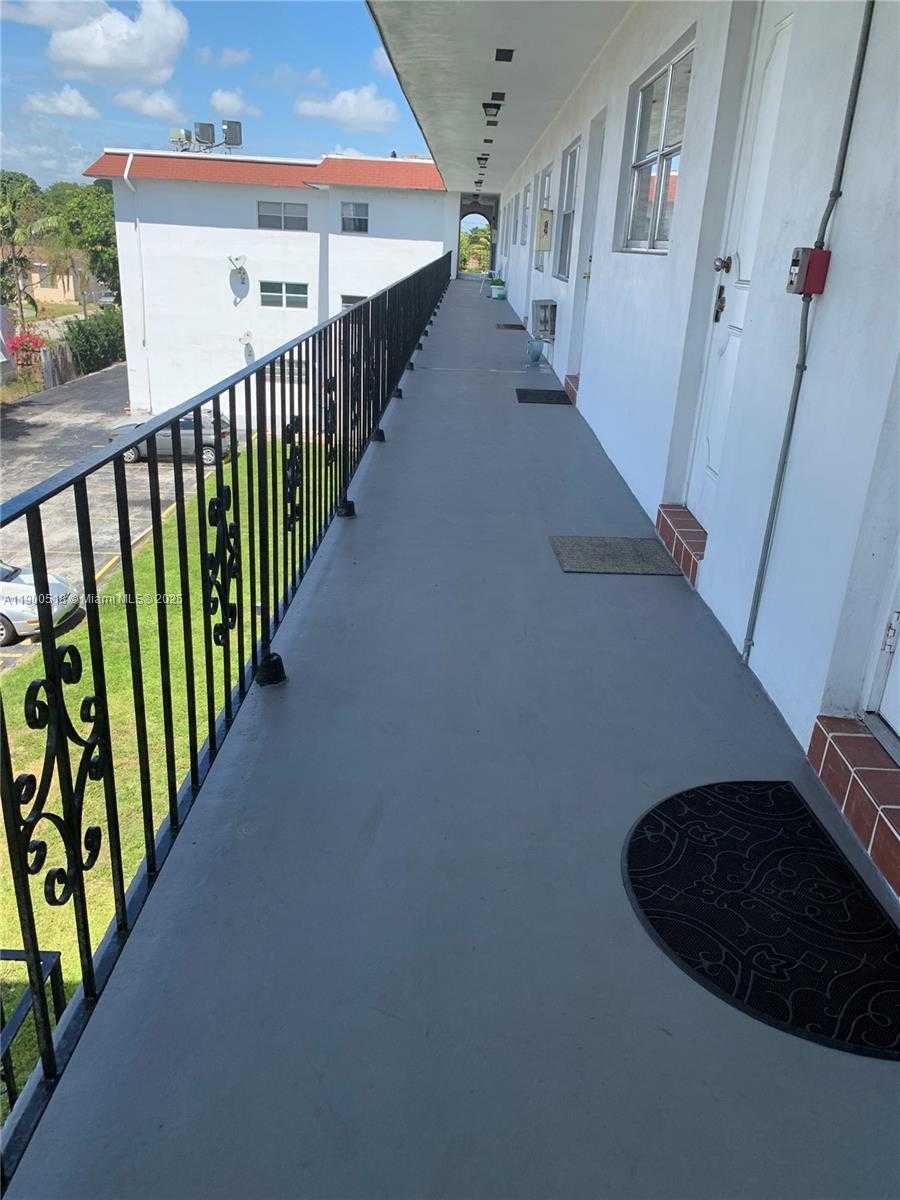 Small Image of 2420 JOHNSON ST #303, Hollywood Number 9