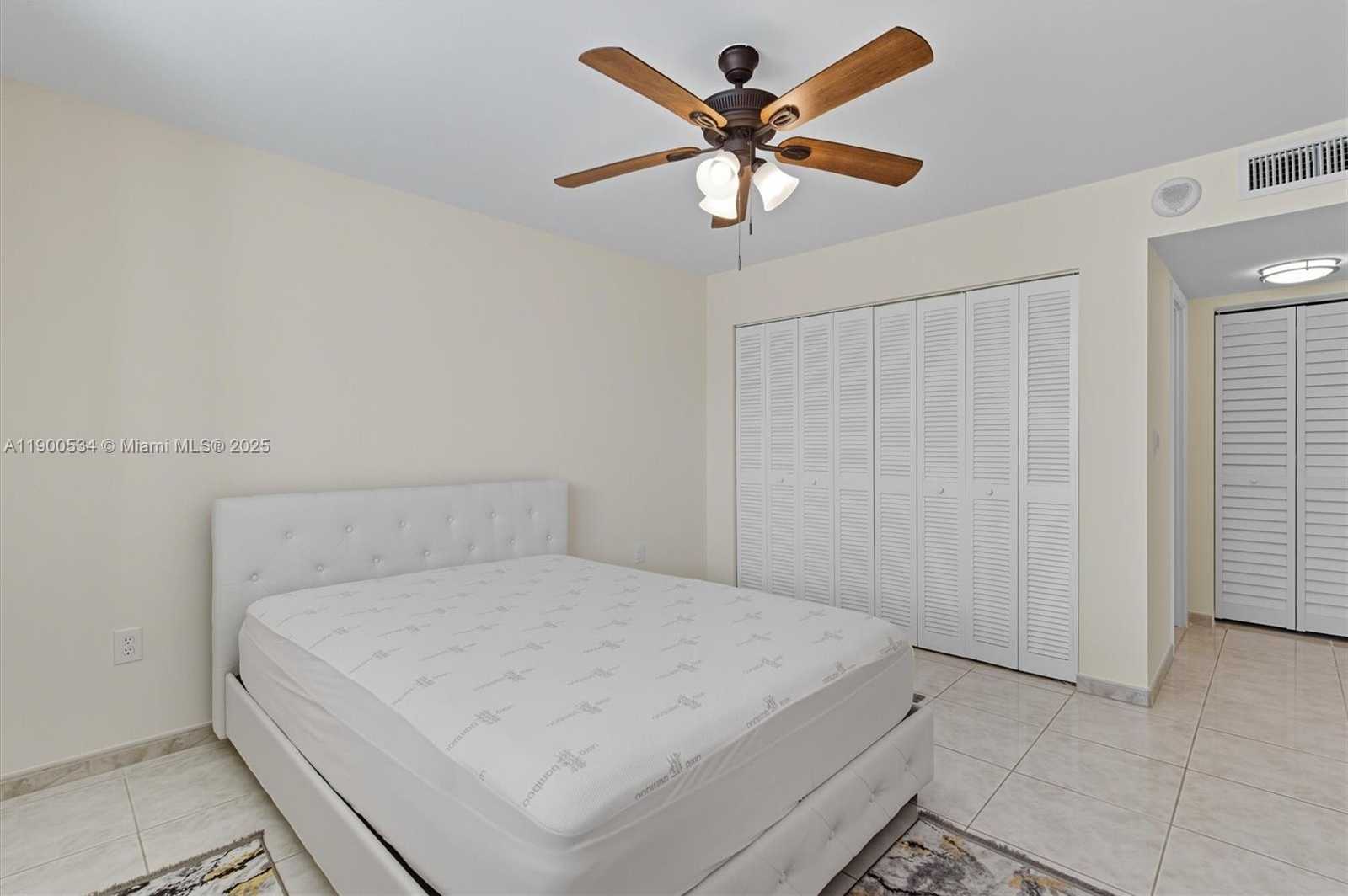 Small Image of 1833 SOUTH OCEAN DR #1809, Hallandale Beach Number 19
