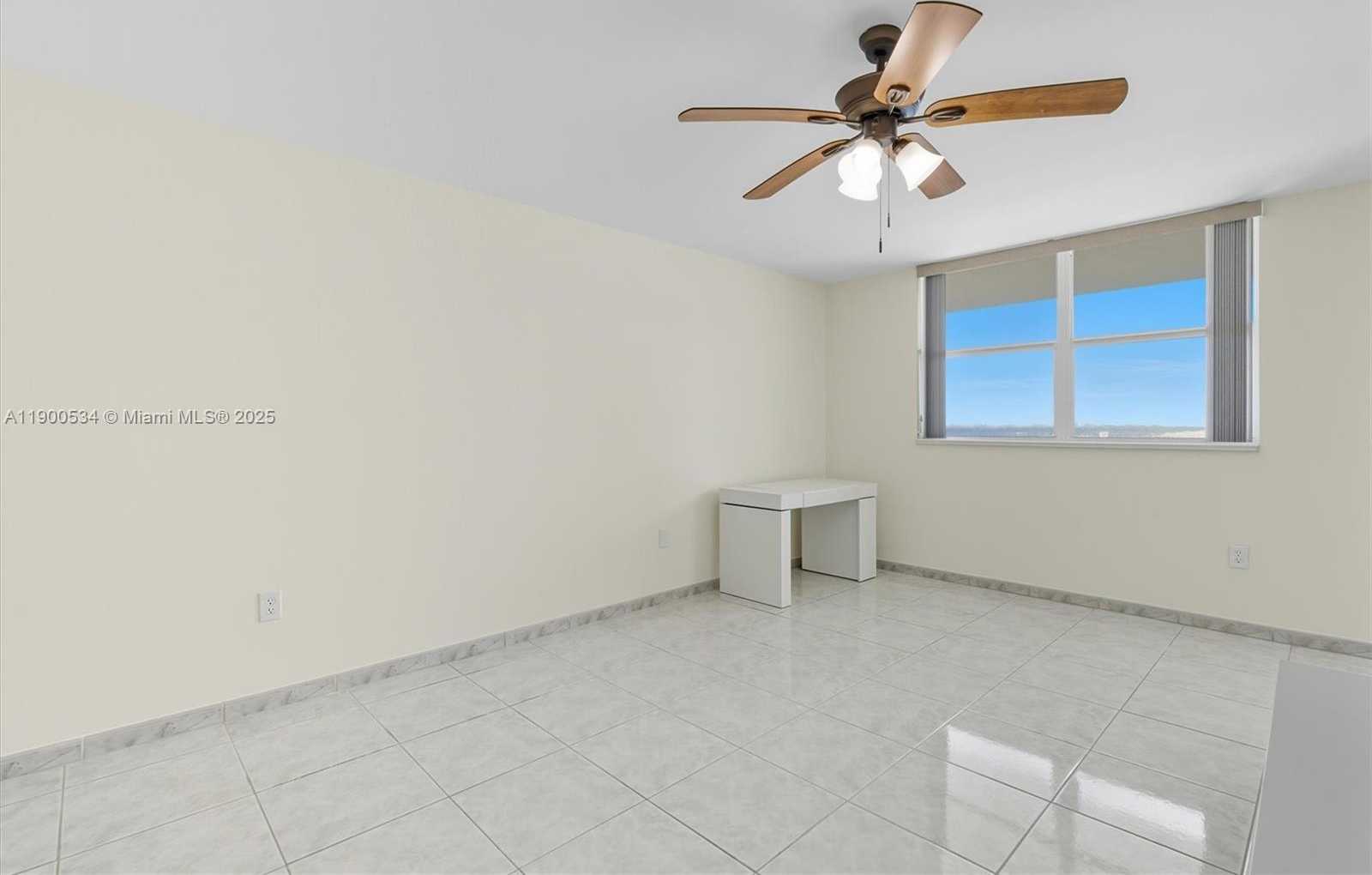 Small Image of 1833 SOUTH OCEAN DR #1809, Hallandale Beach Number 21