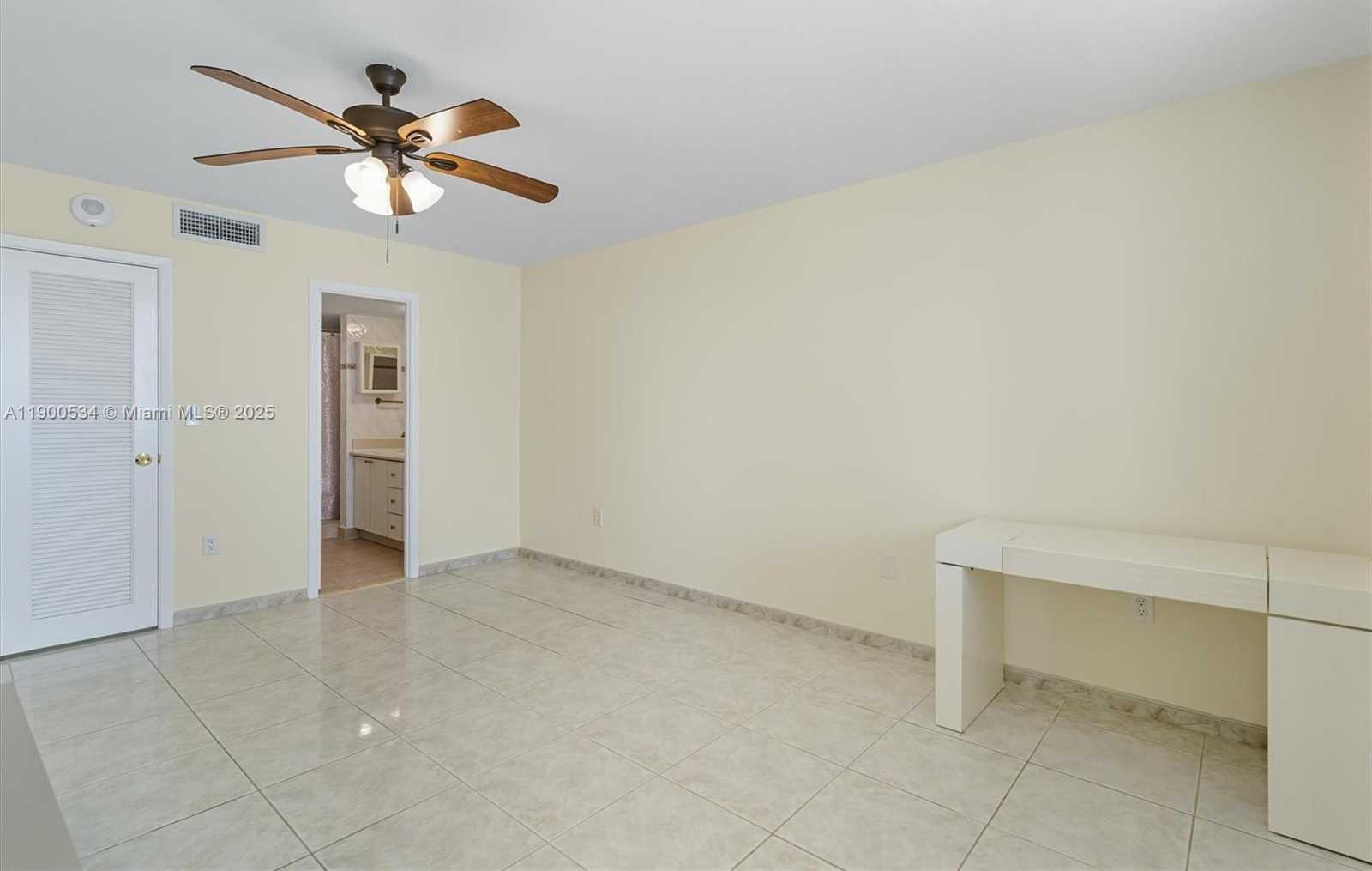Small Image of 1833 SOUTH OCEAN DR #1809, Hallandale Beach Number 22