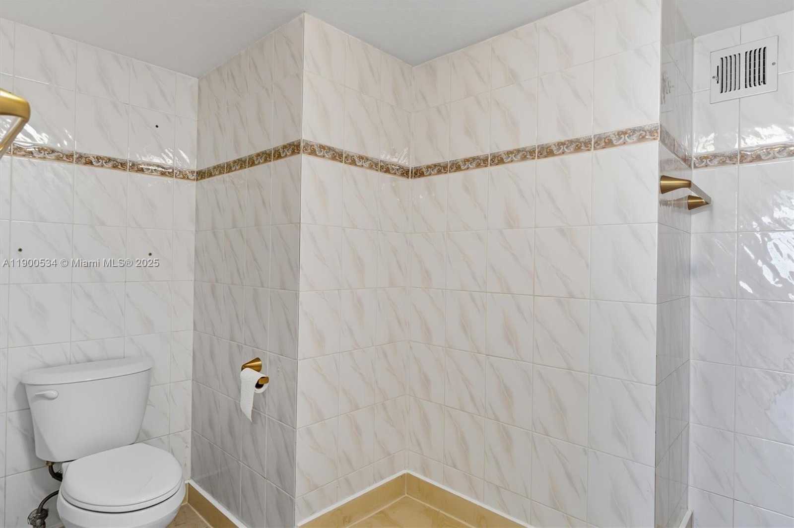 Small Image of 1833 SOUTH OCEAN DR #1809, Hallandale Beach Number 27