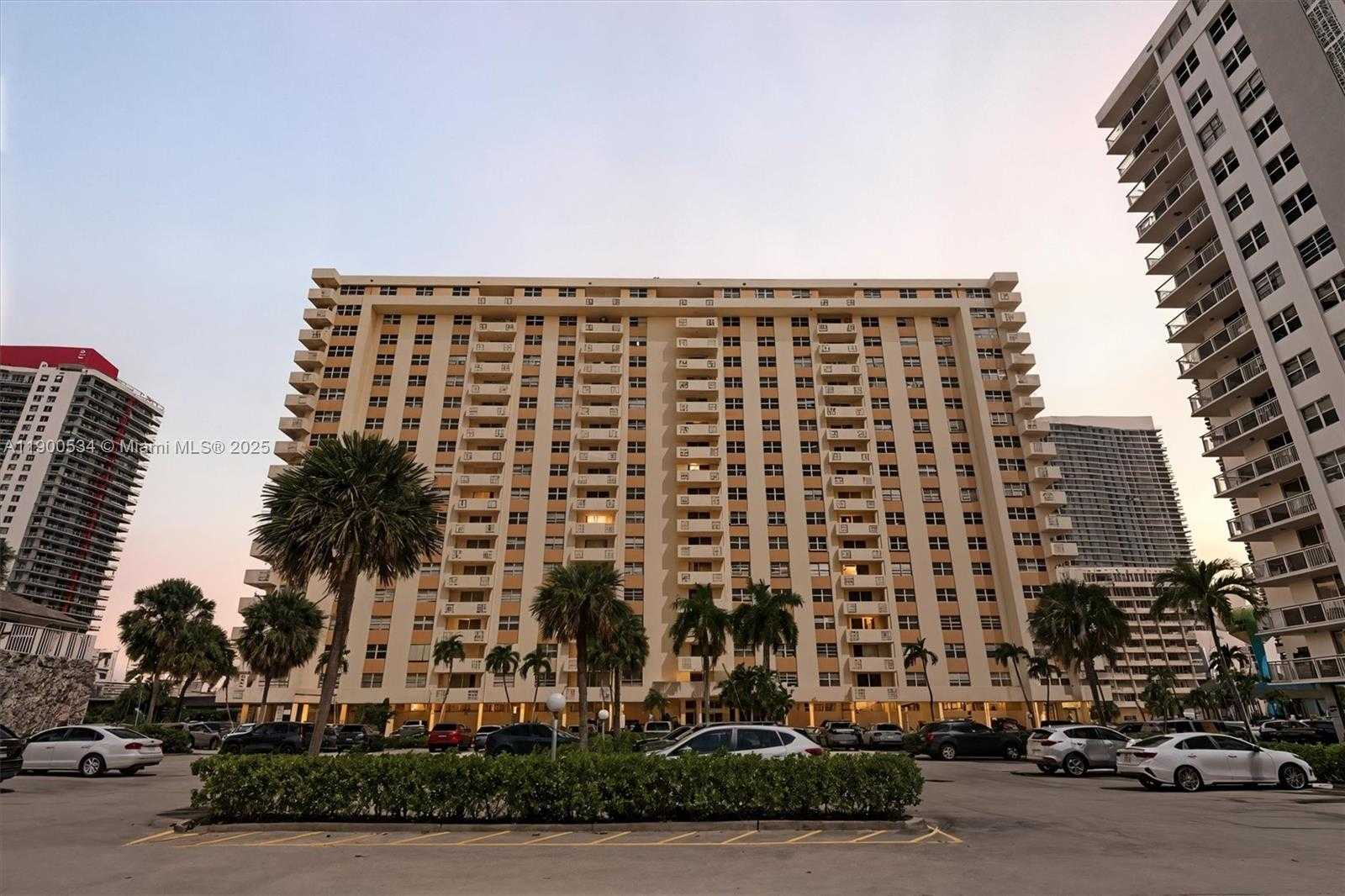 Small Image of 1833 SOUTH OCEAN DR #1809, Hallandale Beach Number 42
