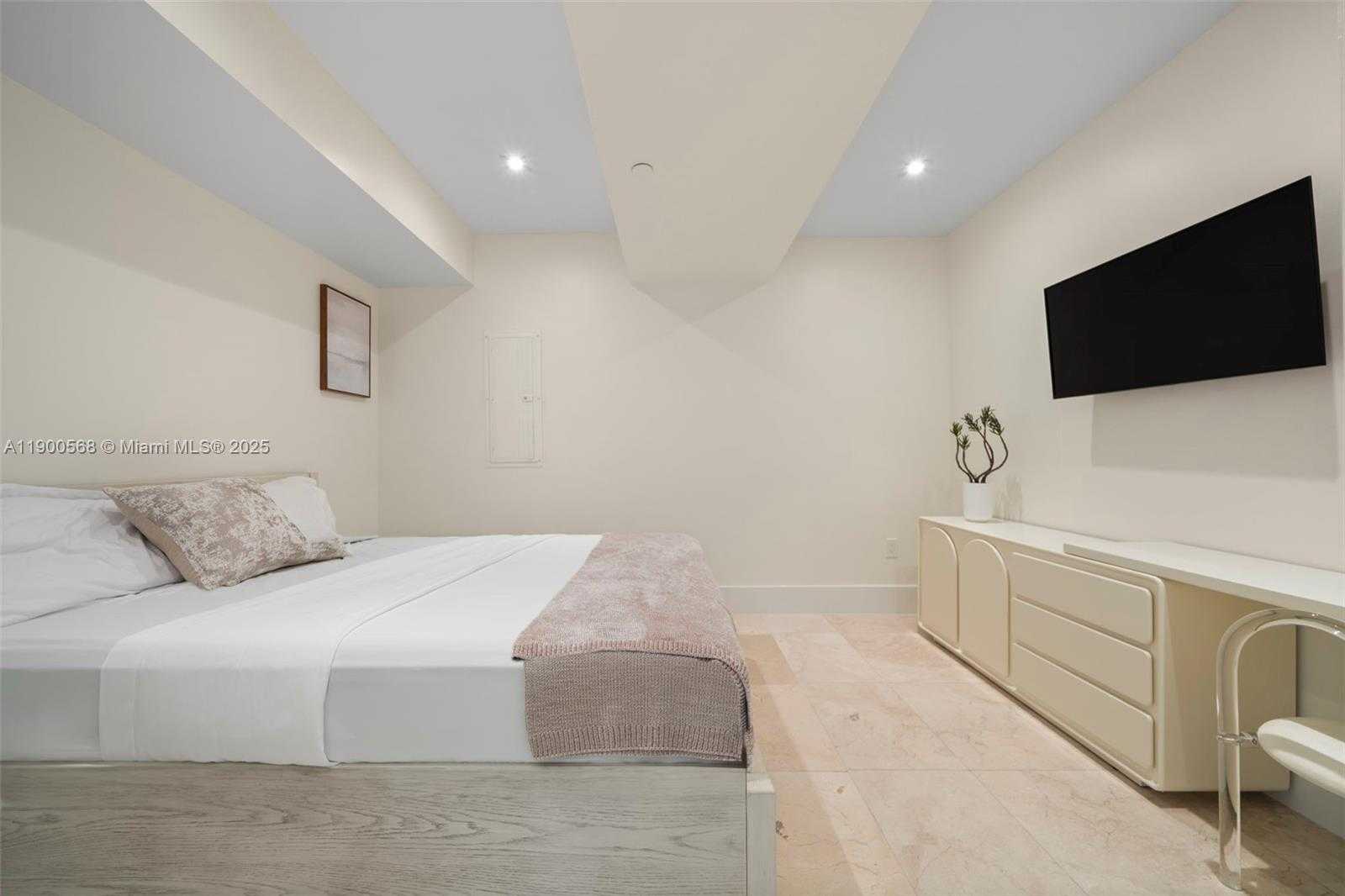 Small Image of 1830 SOUTH OCEAN DR #5103, Hallandale Beach Number 18