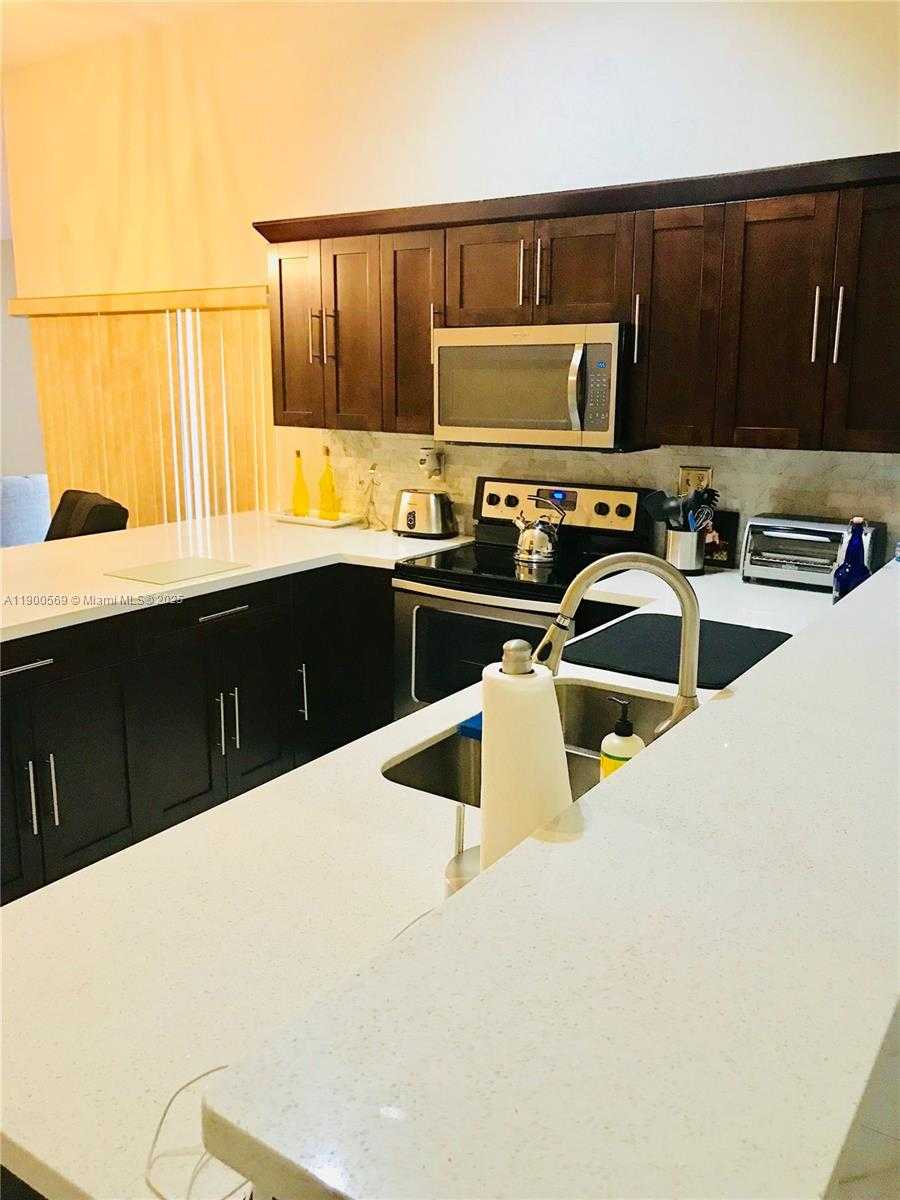 Small Image of 15025 BRIGHTON LN, Davie Number 10
