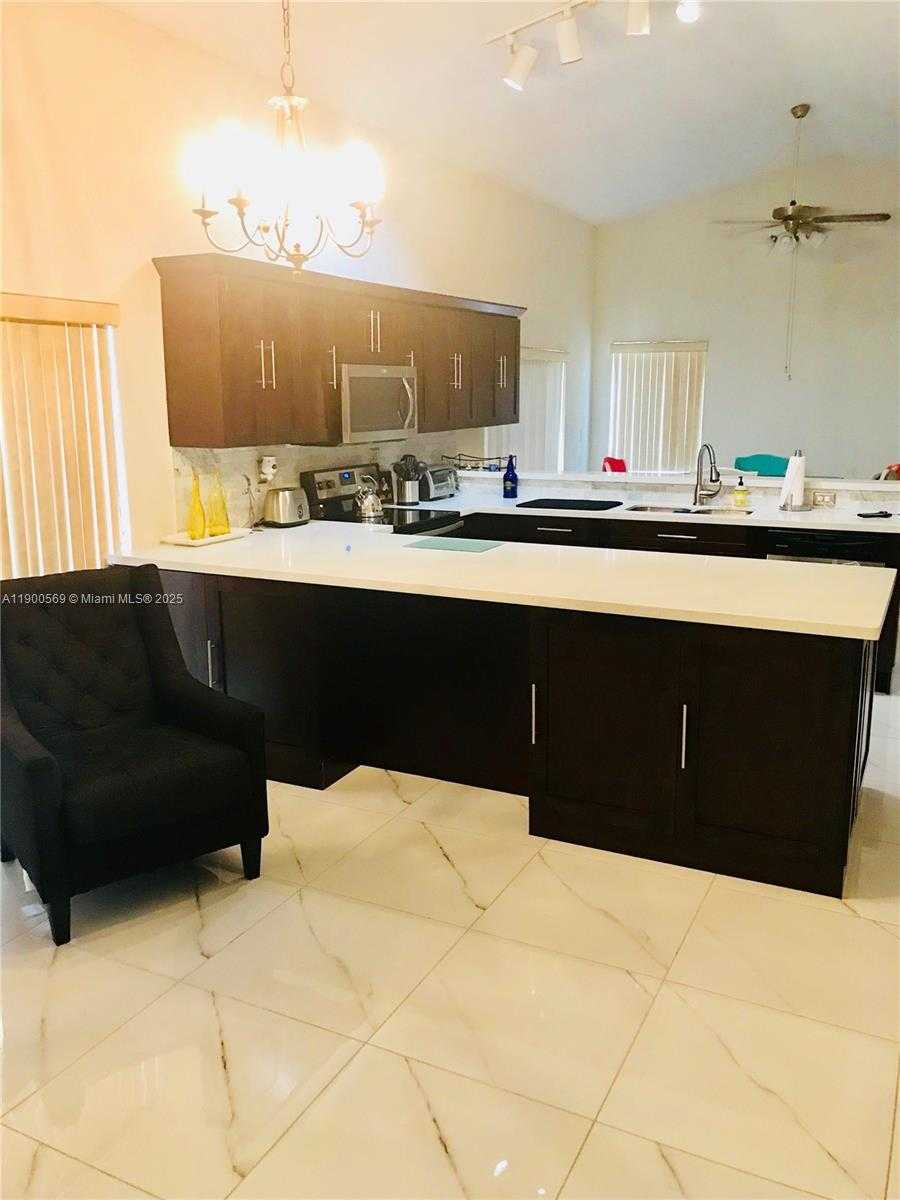 Small Image of 15025 BRIGHTON LN, Davie Number 11