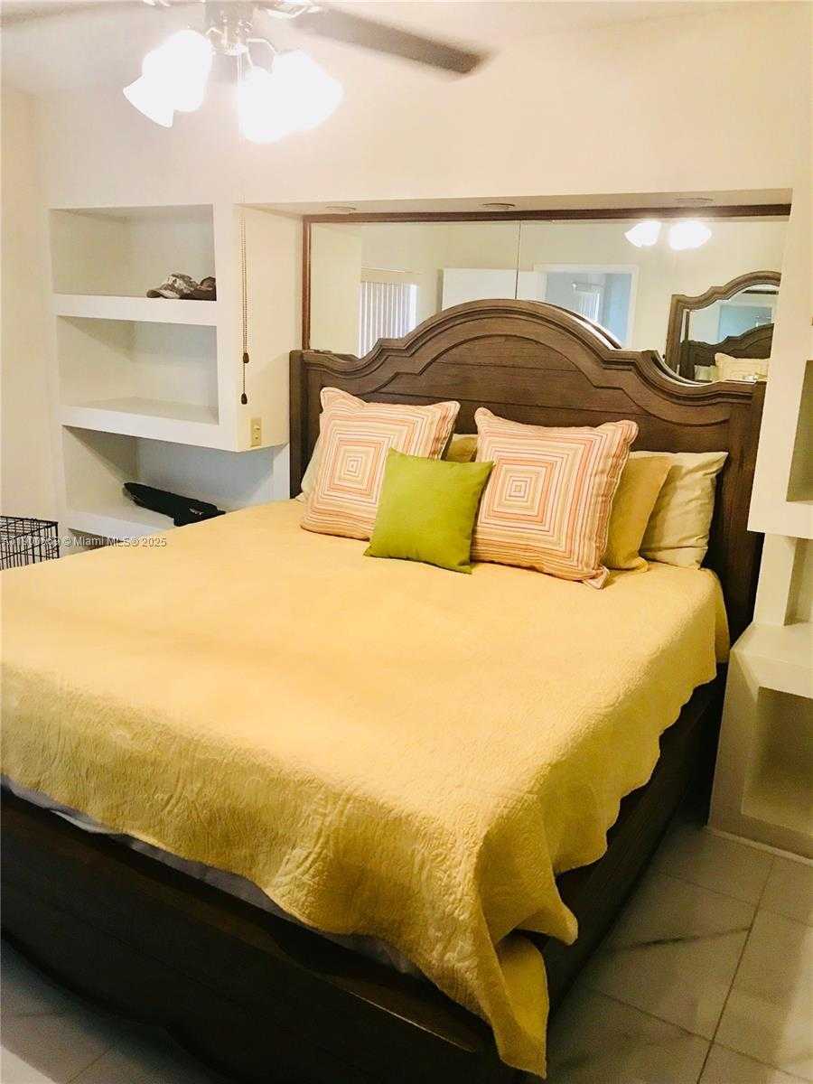 Small Image of 15025 BRIGHTON LN, Davie Number 14