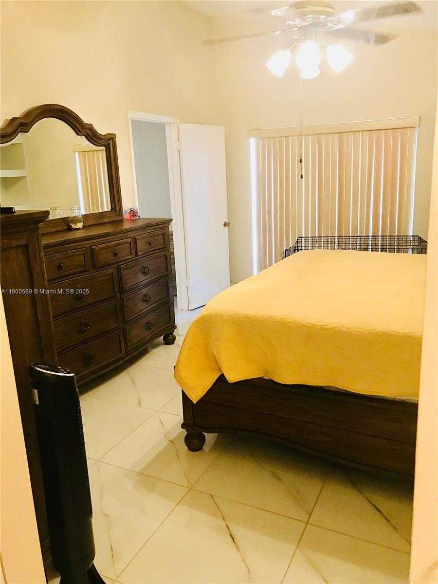 Small Image of 15025 BRIGHTON LN, Davie Number 16