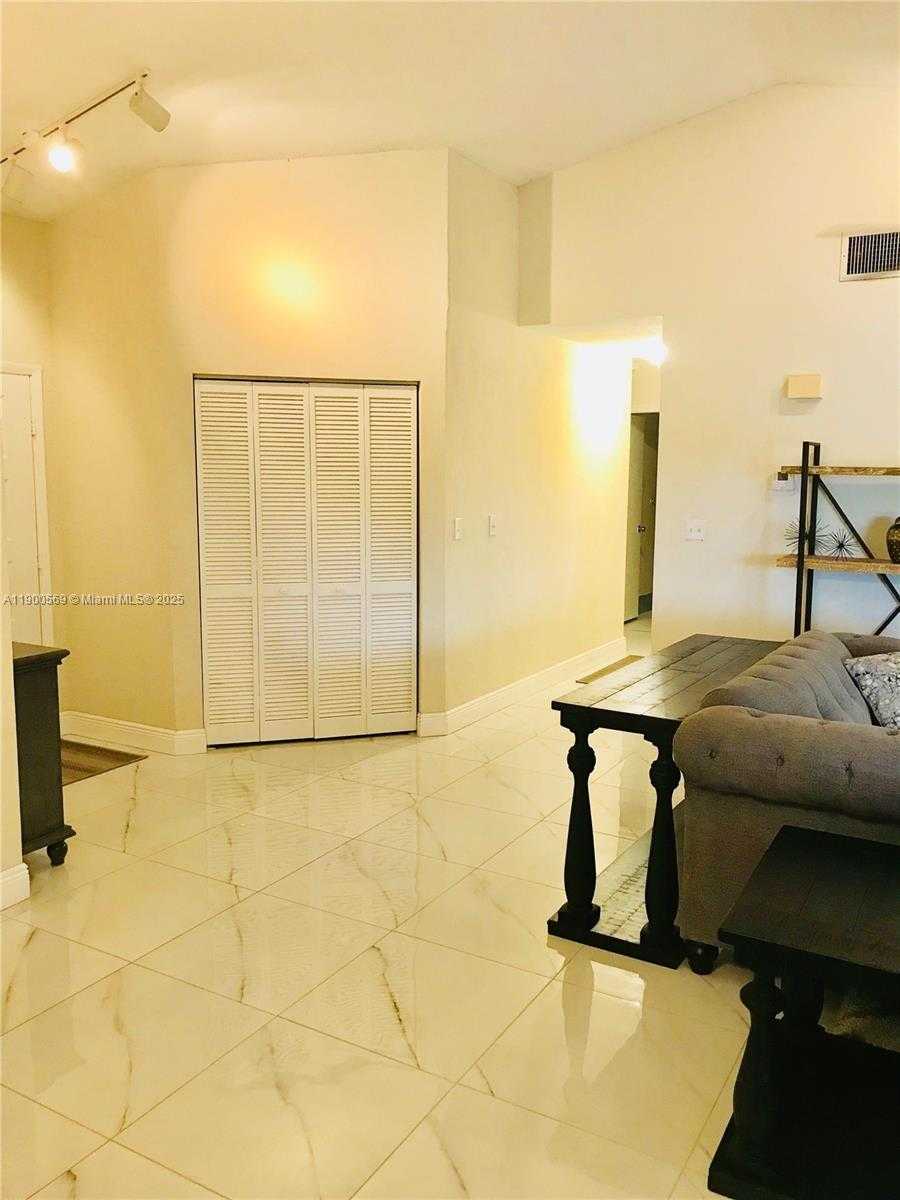 Small Image of 15025 BRIGHTON LN, Davie Number 2