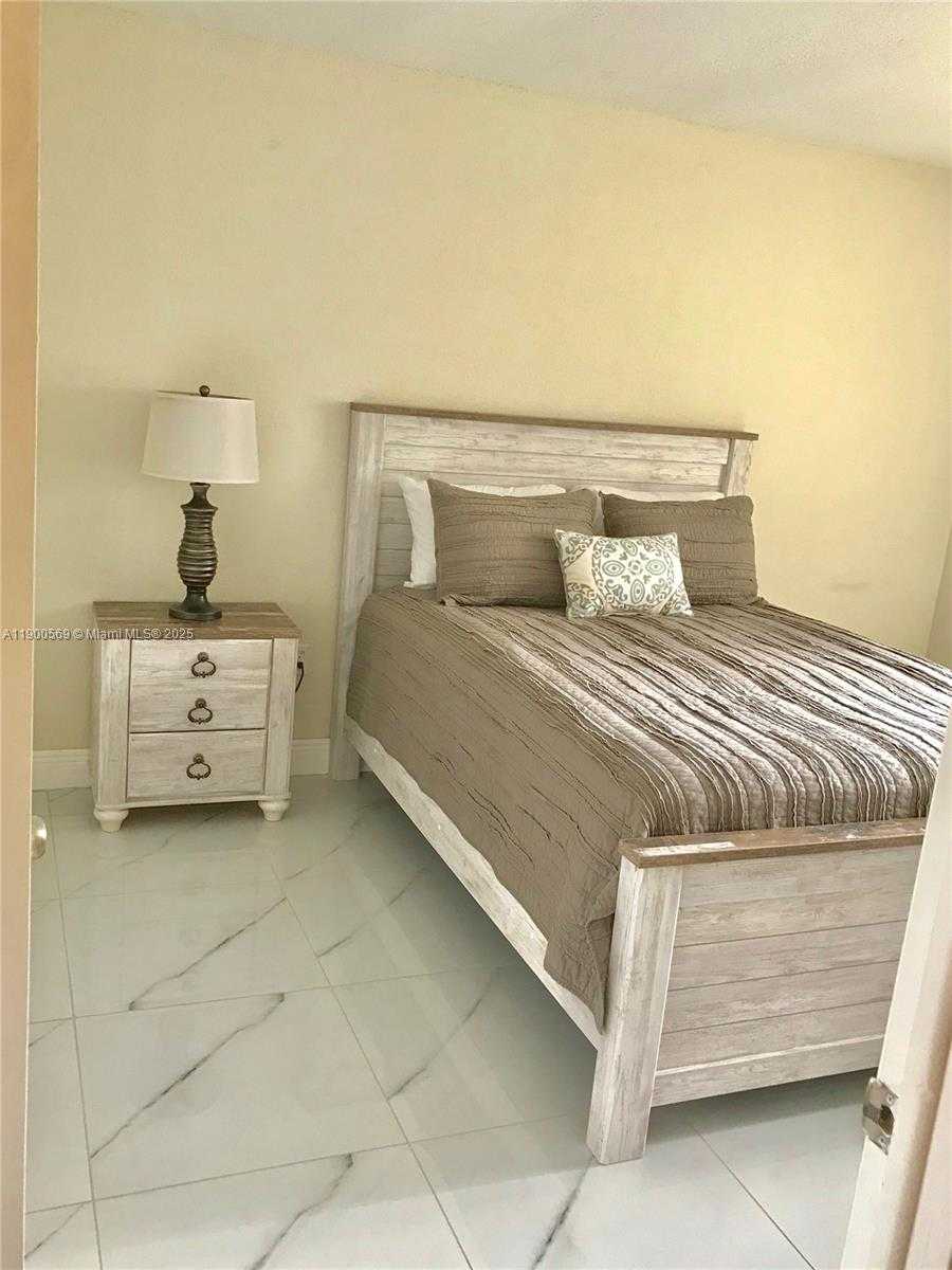 Small Image of 15025 BRIGHTON LN, Davie Number 20