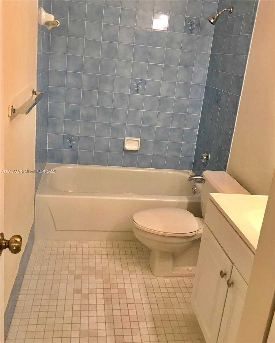 Small Image of 15025 BRIGHTON LN, Davie Number 21