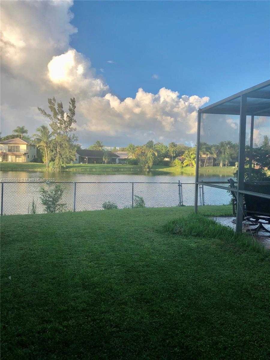 Small Image of 15025 BRIGHTON LN, Davie Number 24
