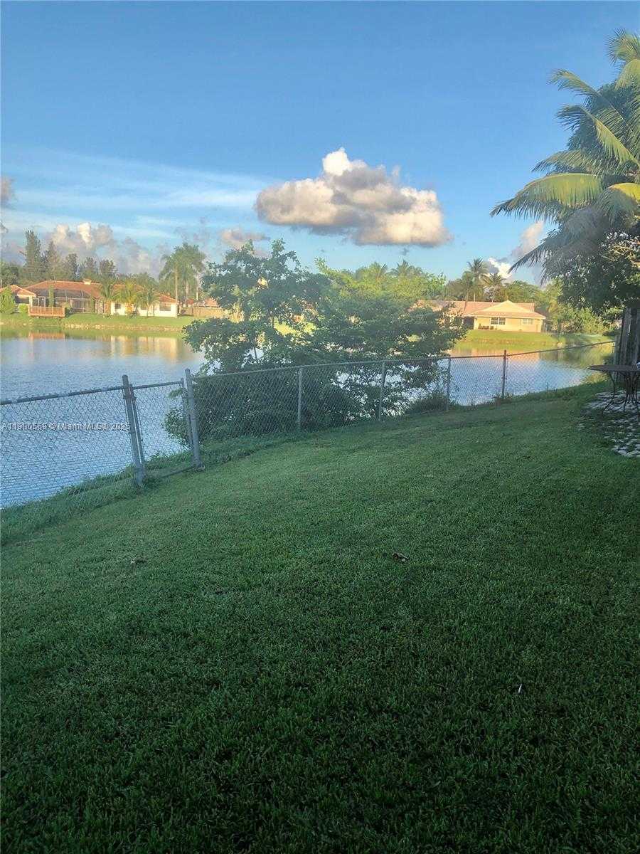 Small Image of 15025 BRIGHTON LN, Davie Number 25