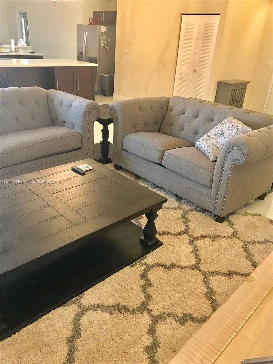 Small Image of 15025 BRIGHTON LN, Davie Number 3