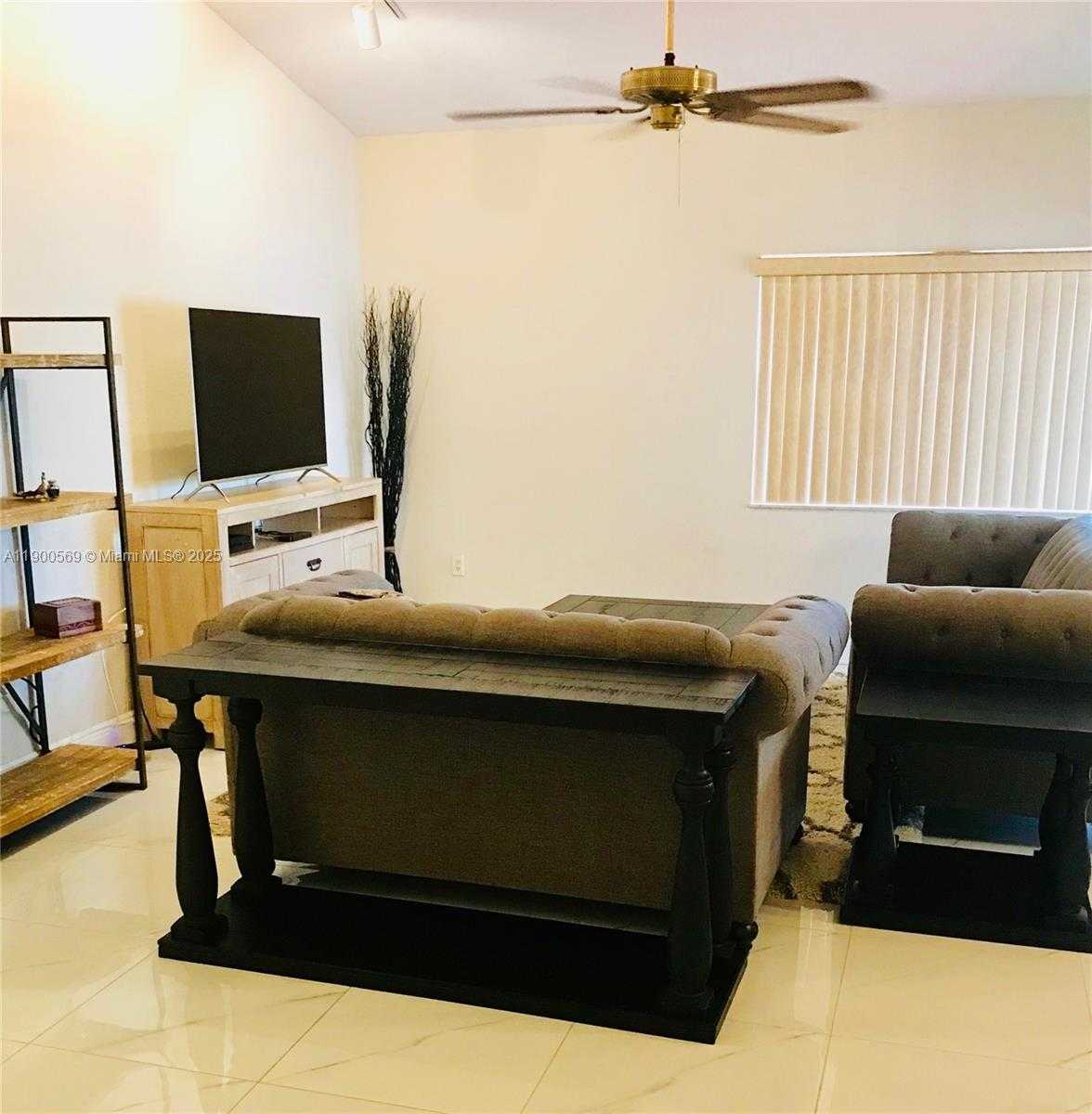 Small Image of 15025 BRIGHTON LN, Davie Number 4