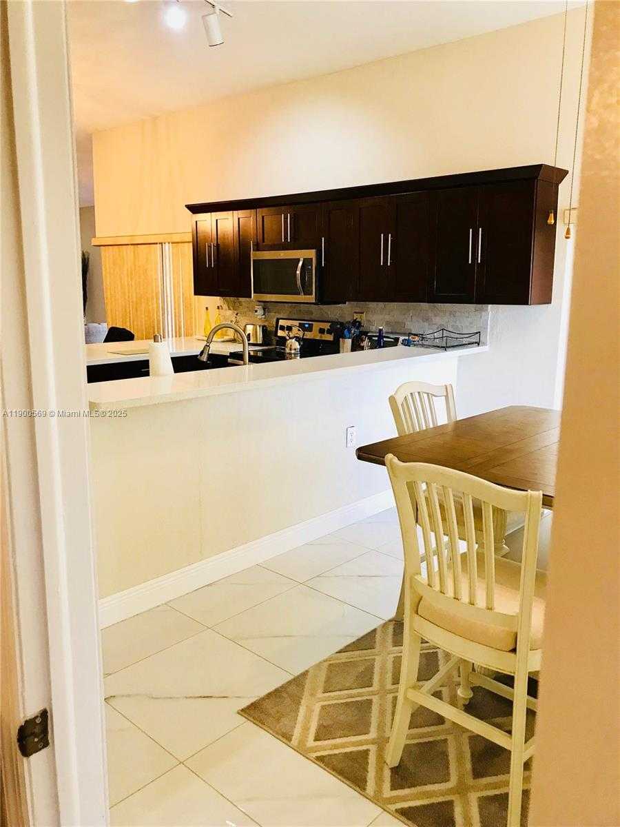 Small Image of 15025 BRIGHTON LN, Davie Number 7