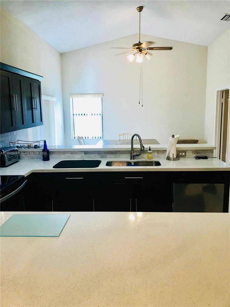 Small Image of 15025 BRIGHTON LN, Davie Number 8