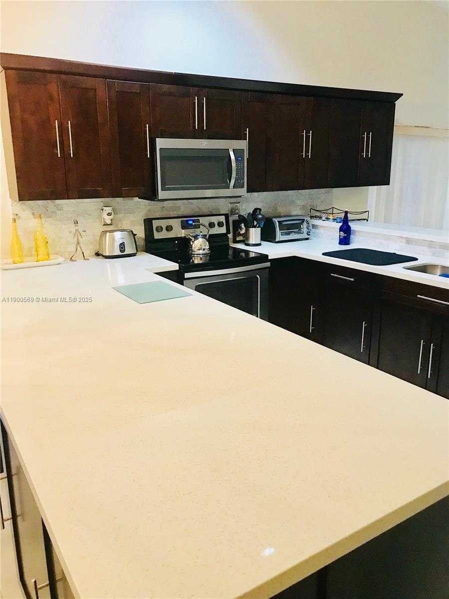 Small Image of 15025 BRIGHTON LN, Davie Number 9