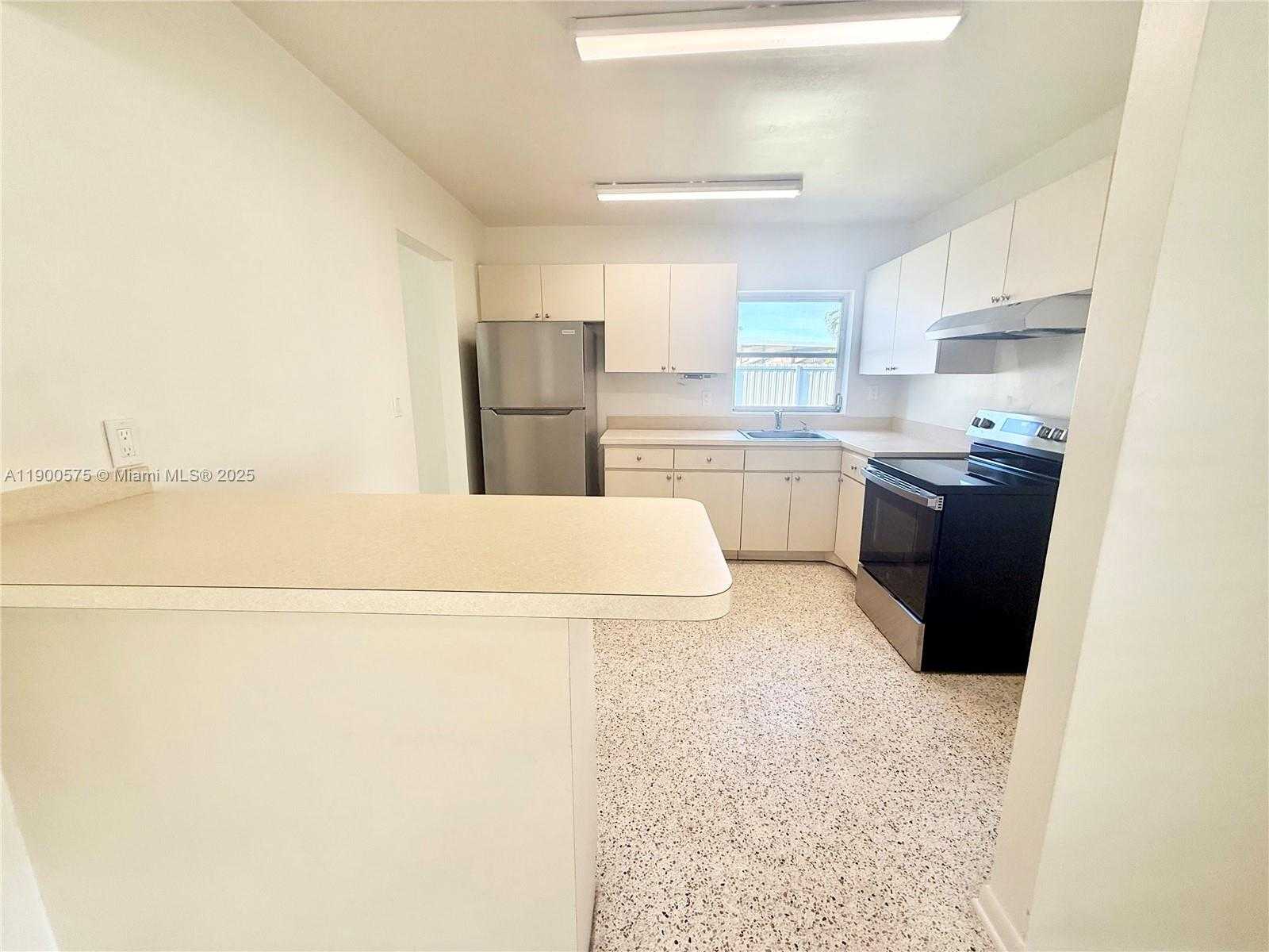 Small Image of 2671 SOUTH WEST 118TH CT, Miami Number 11