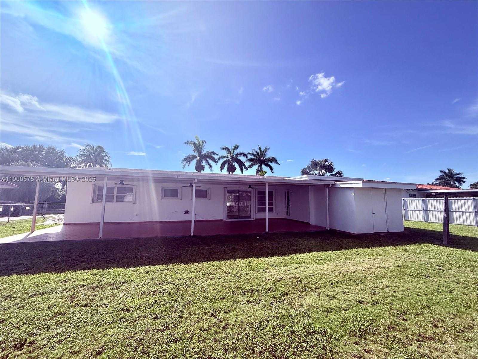 Small Image of 2671 SOUTH WEST 118TH CT, Miami Number 16