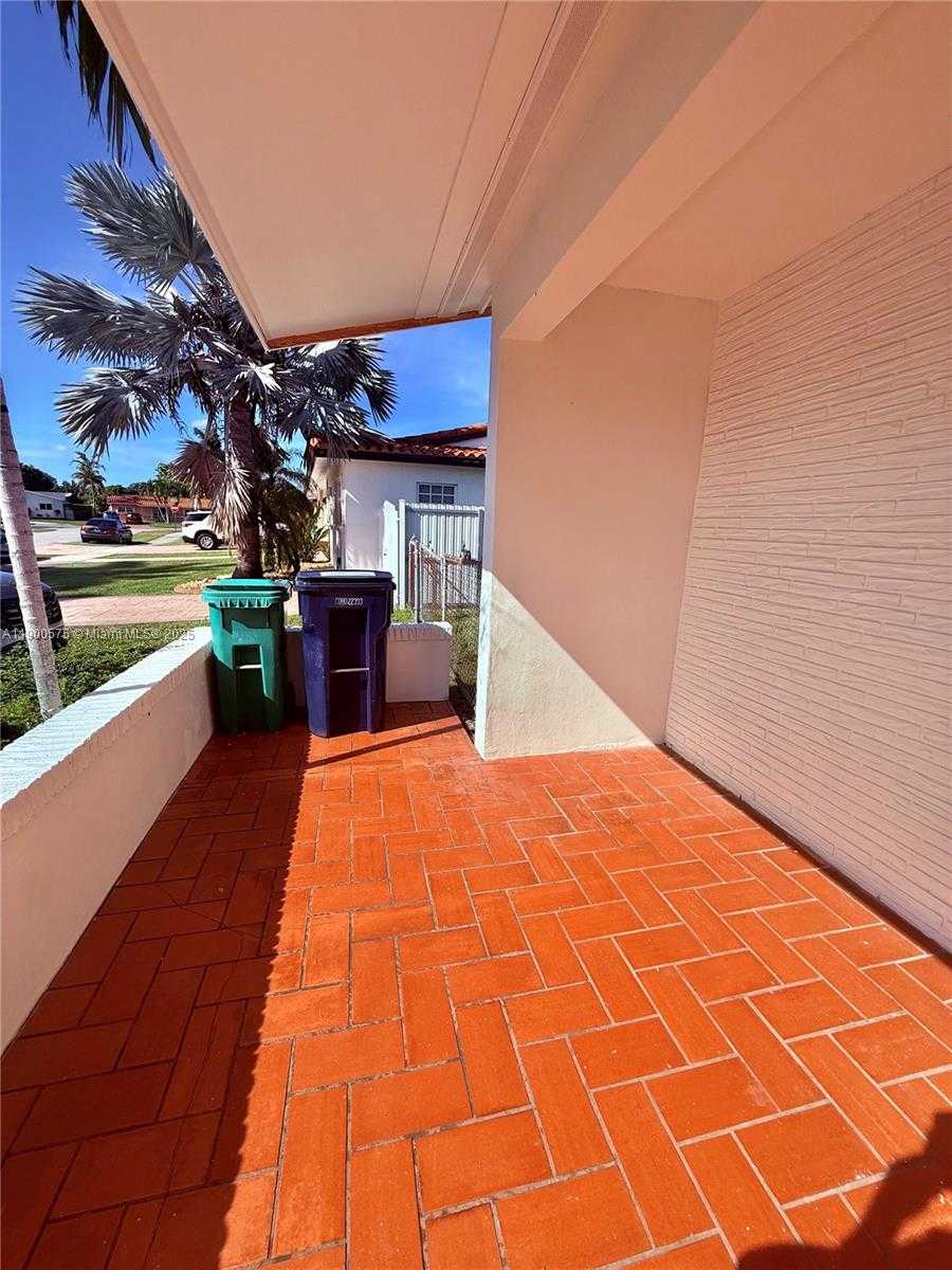 Small Image of 2671 SOUTH WEST 118TH CT, Miami Number 2