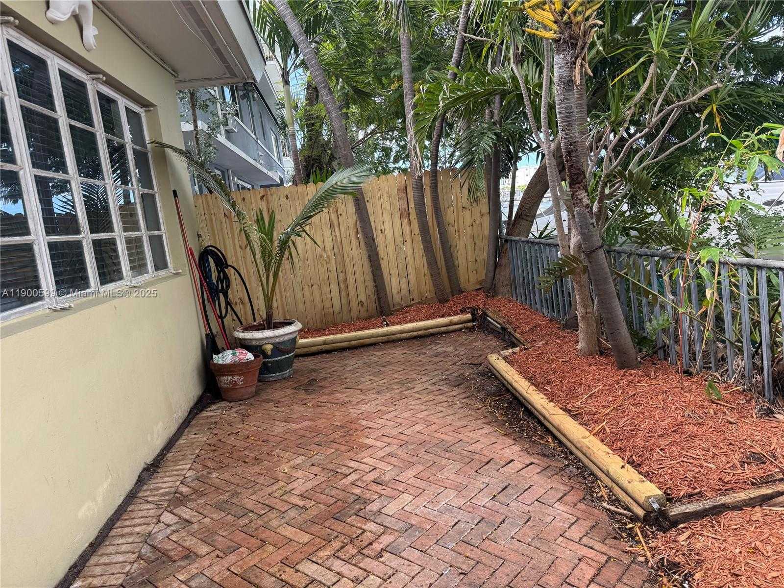 Small Image of 8300 BYRON AVE #5, Miami Beach Number 10