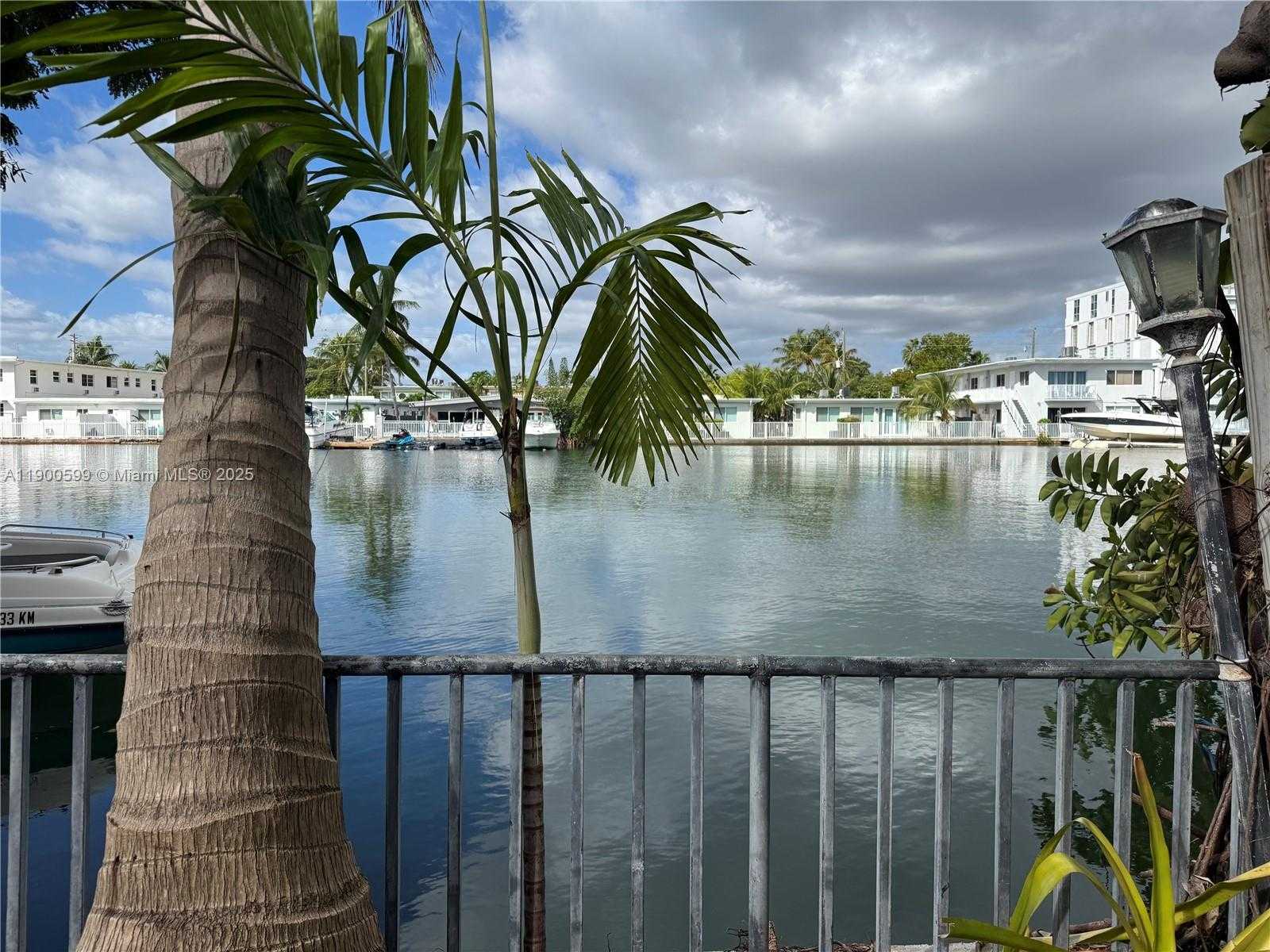 Small Image of 8300 BYRON AVE #5, Miami Beach Number 12