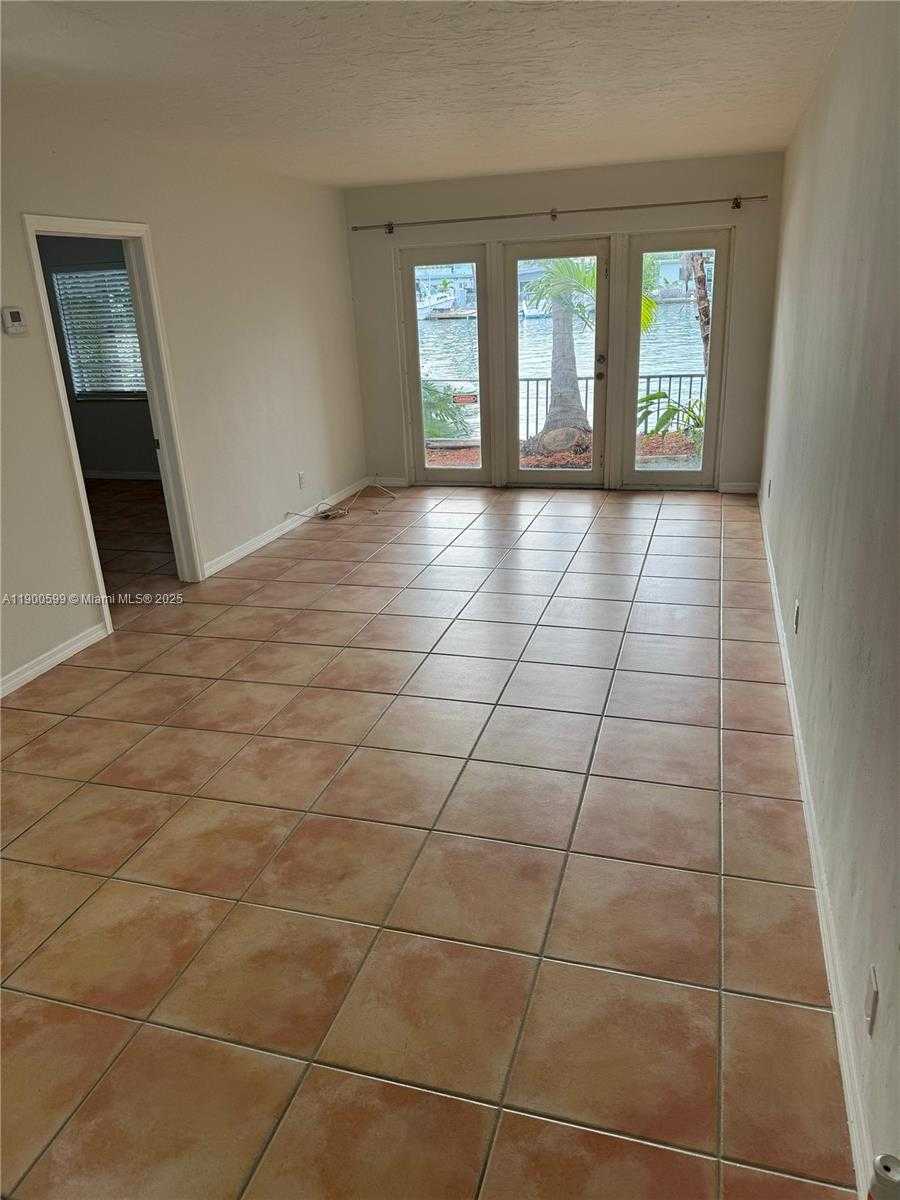 Small Image of 8300 BYRON AVE #5, Miami Beach Number 3