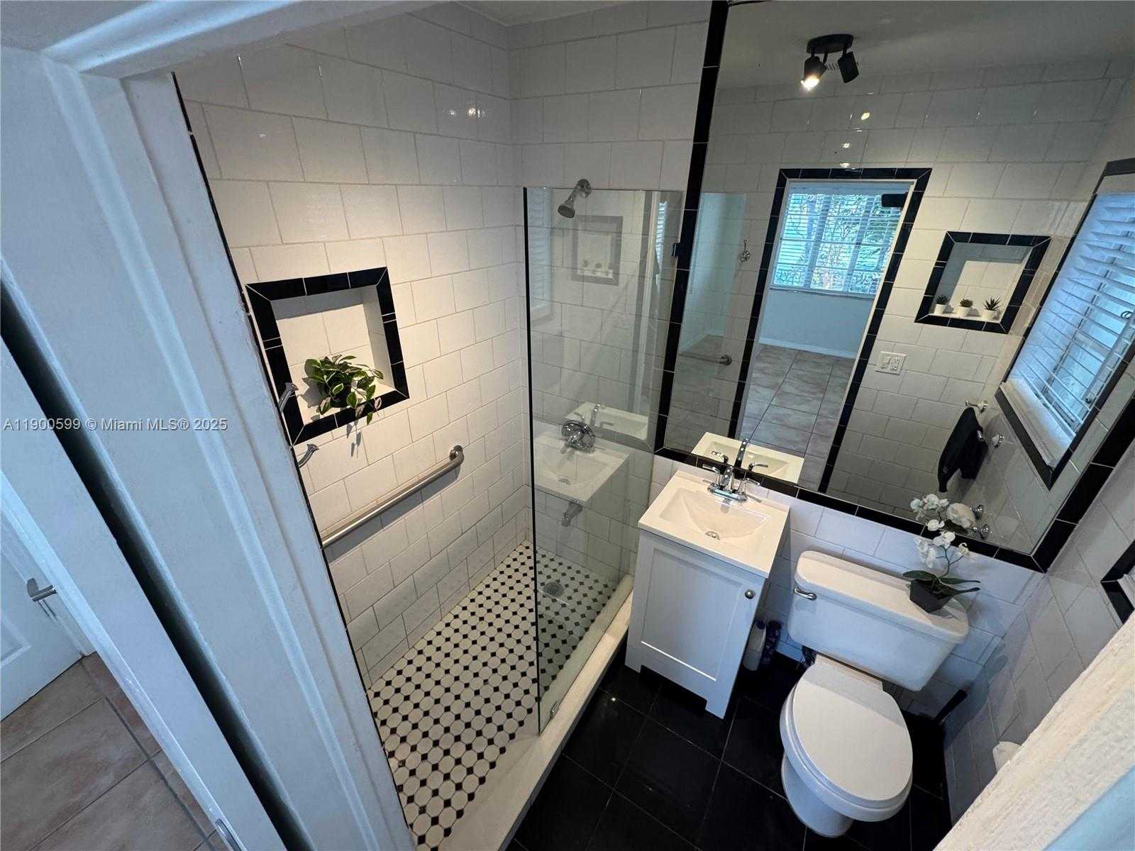 Small Image of 8300 BYRON AVE #5, Miami Beach Number 9