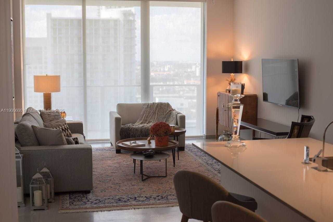 Small Image of 68 SOUTH EAST 6TH ST #2006, Miami Number 14